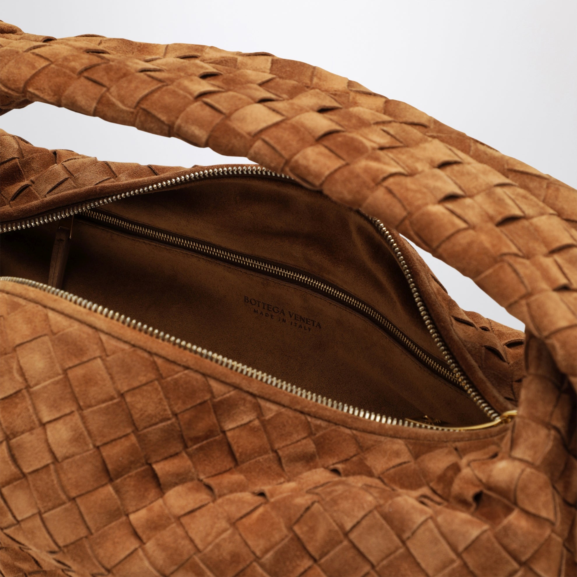 Sac Jodie en daim Intrecciato couleur ambre