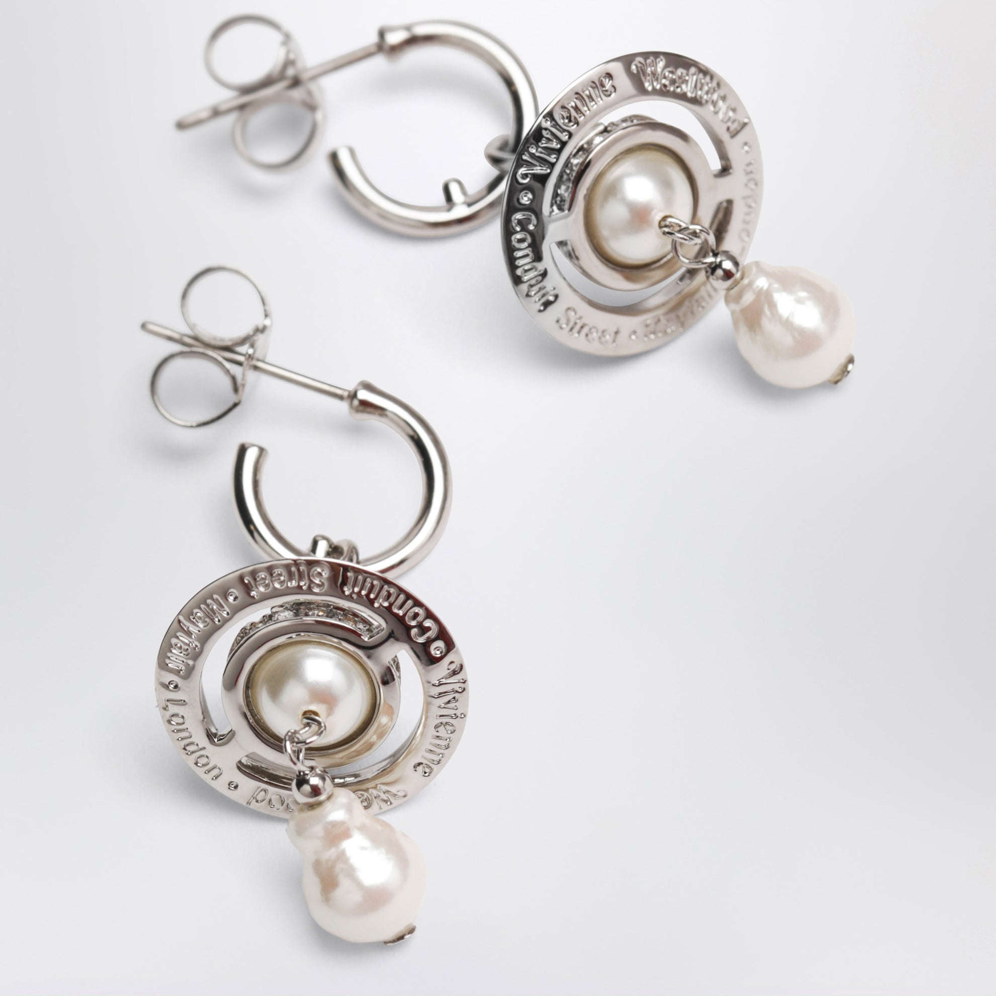 Boucles d'oreilles puces en perles de platine