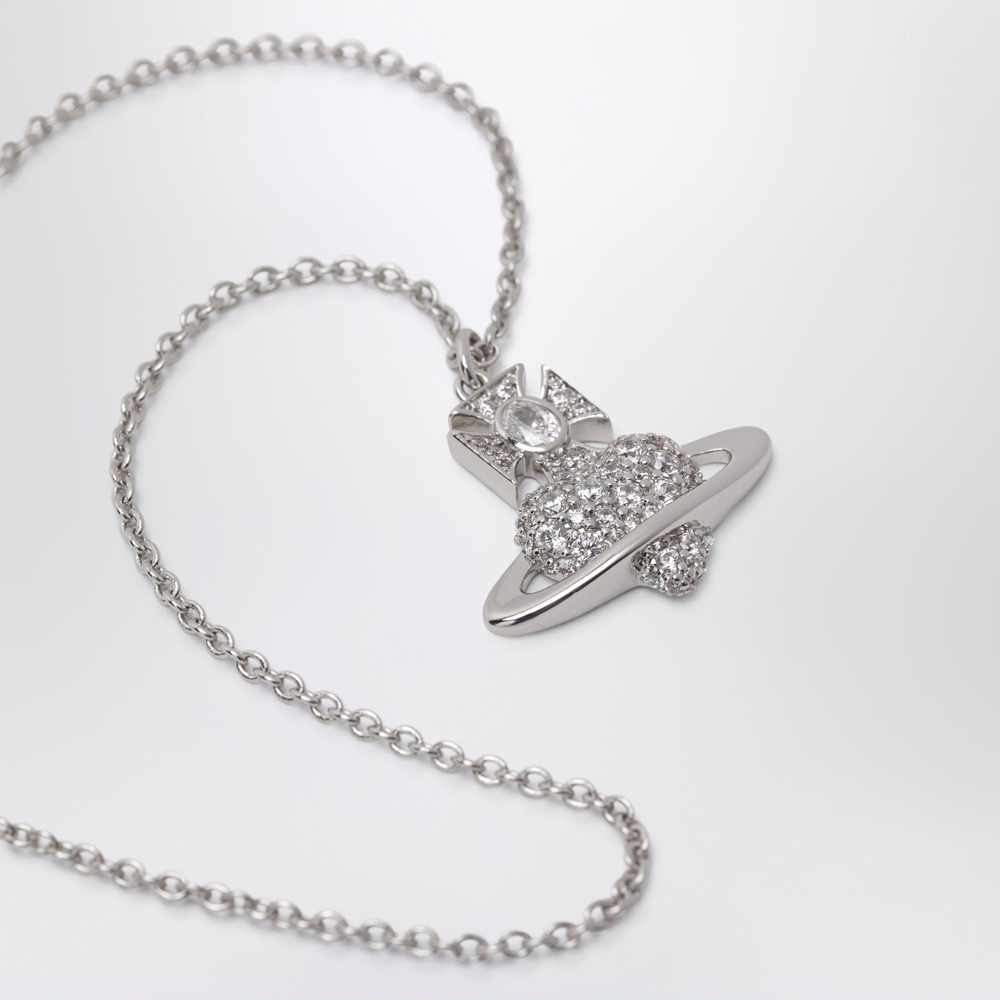 Agnatha Valentine's pendant necklace in platinum