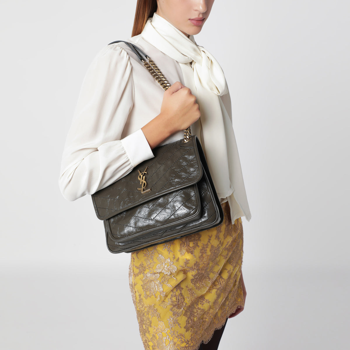 Mittelgroße gesteppte Niki Tasche aus Vintage-Leder in Light Musk