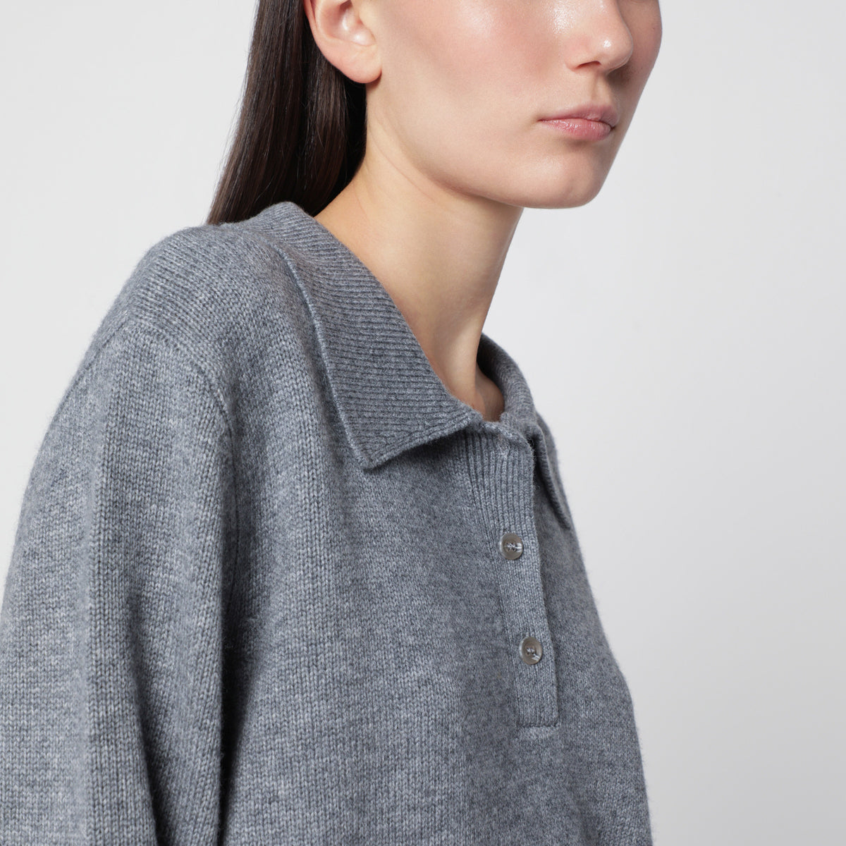 Gine grauer Polopullover aus Wolle und Kaschmir