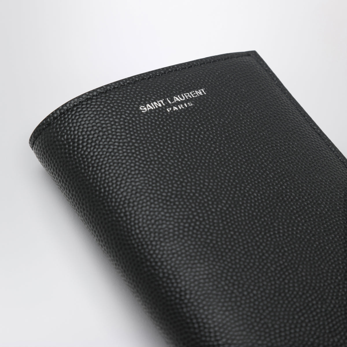 Card holder in black grain de poudre leather