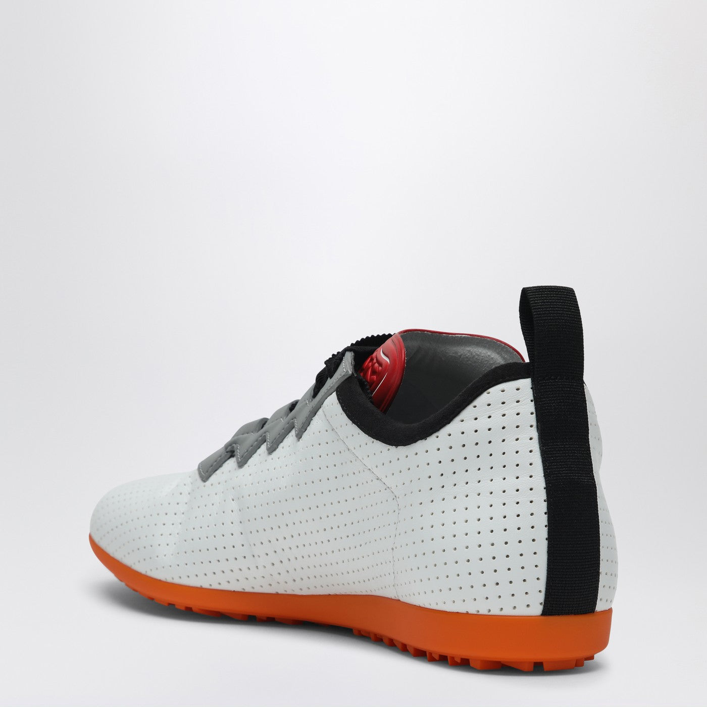 Sneakers Chromathon bianca in nappa traforata