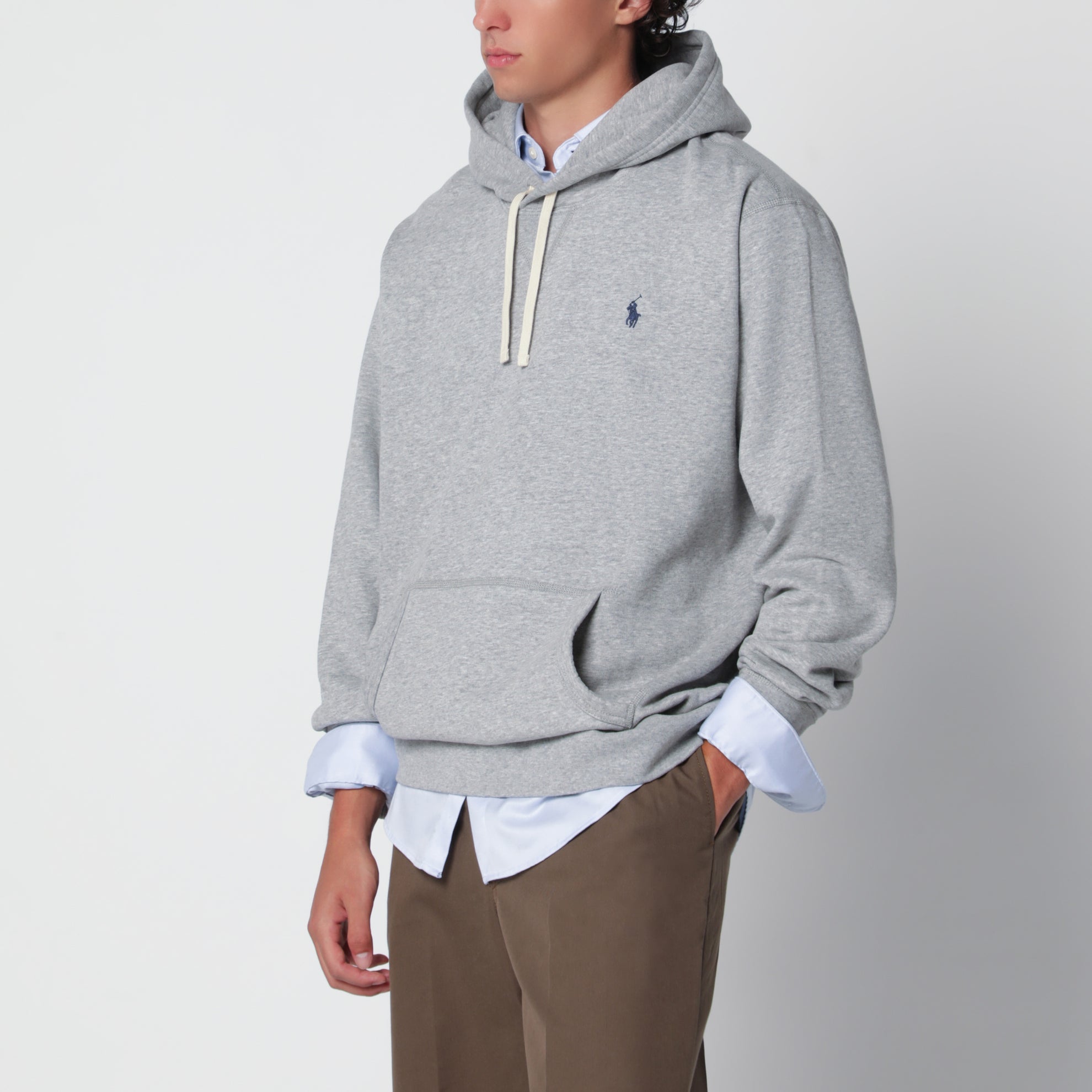 Sweat-shirt à capuche gris en coton molletonné