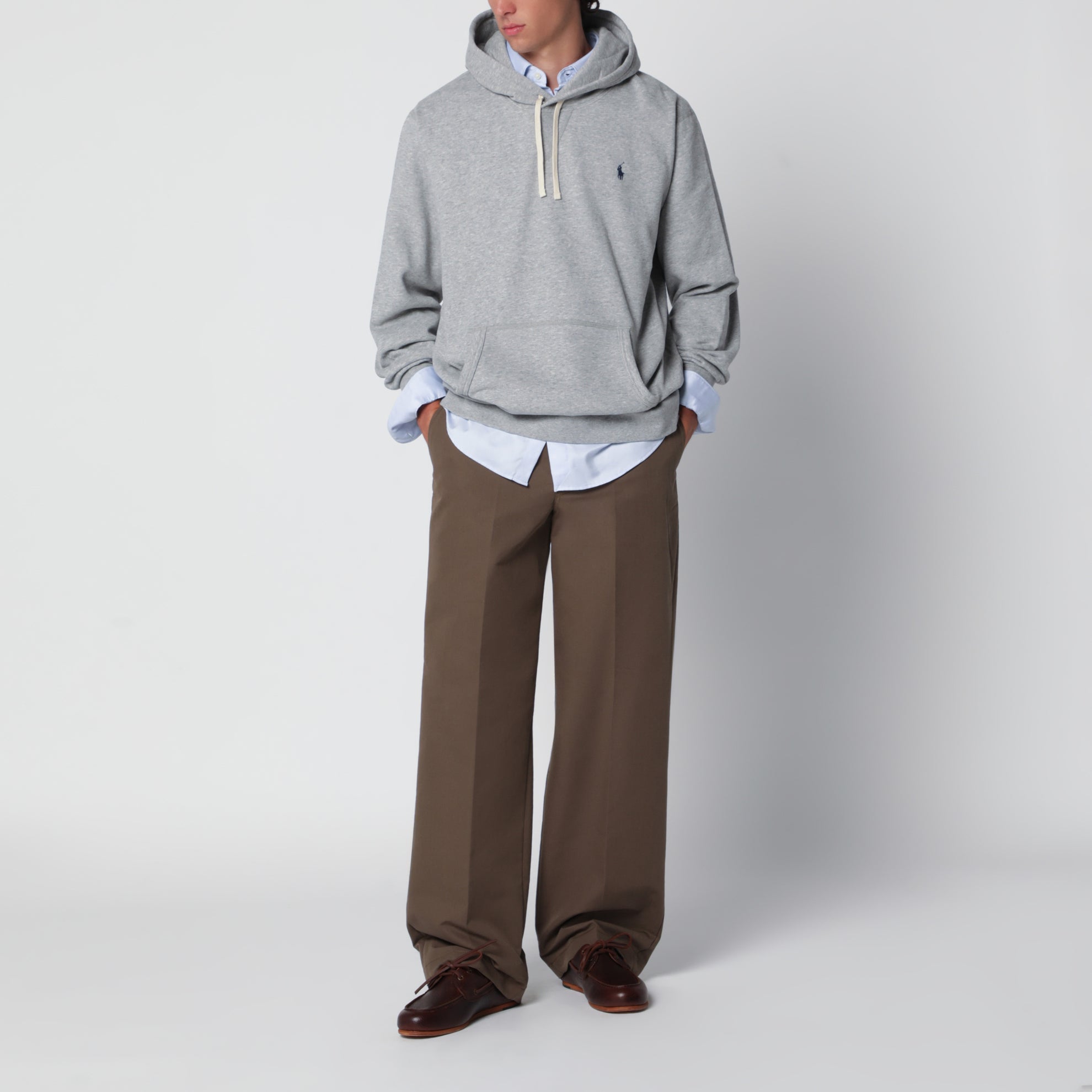 Sweat-shirt à capuche gris en coton molletonné