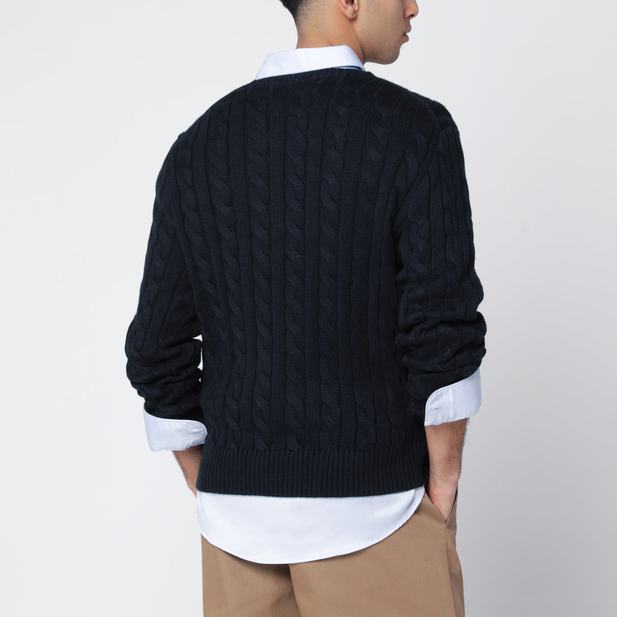 Marineblauer Baumwollpullover mit Zopfmuster