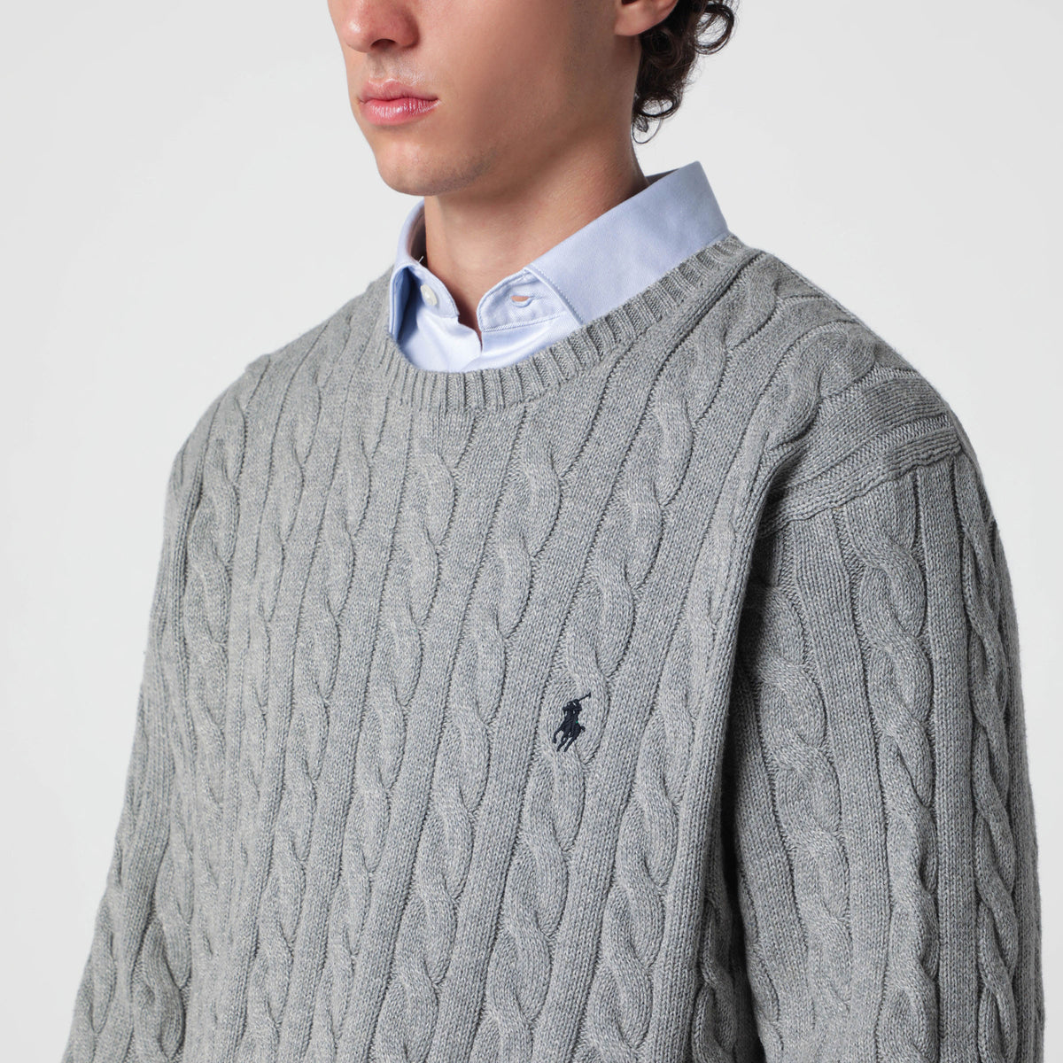 Maglione grigio a trecce in cotone