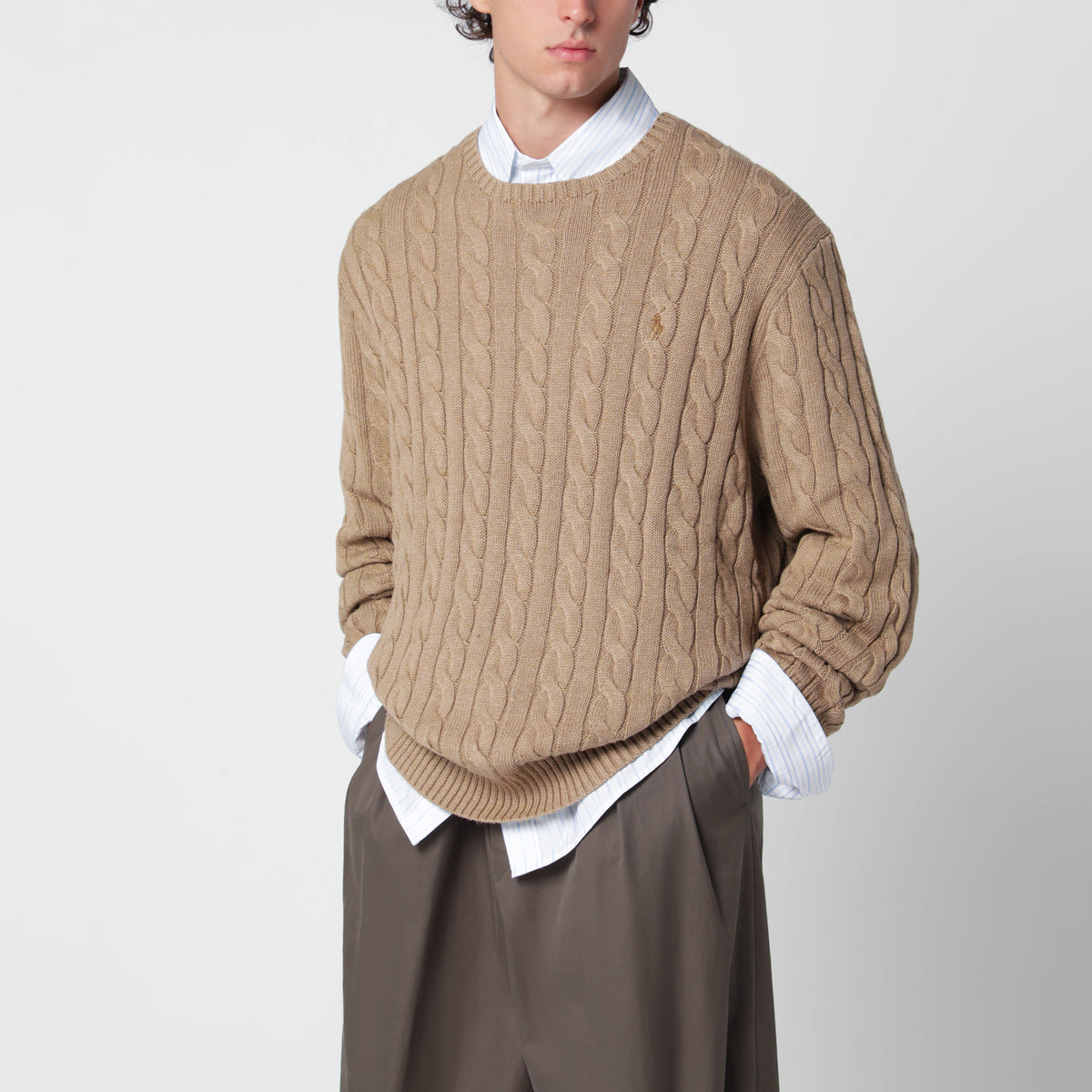 Beiger Zopfmusterpullover aus Baumwolle