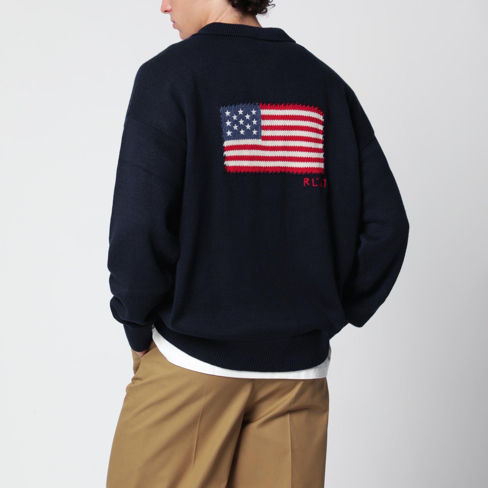 Maglione a polo blu navy con bandiera