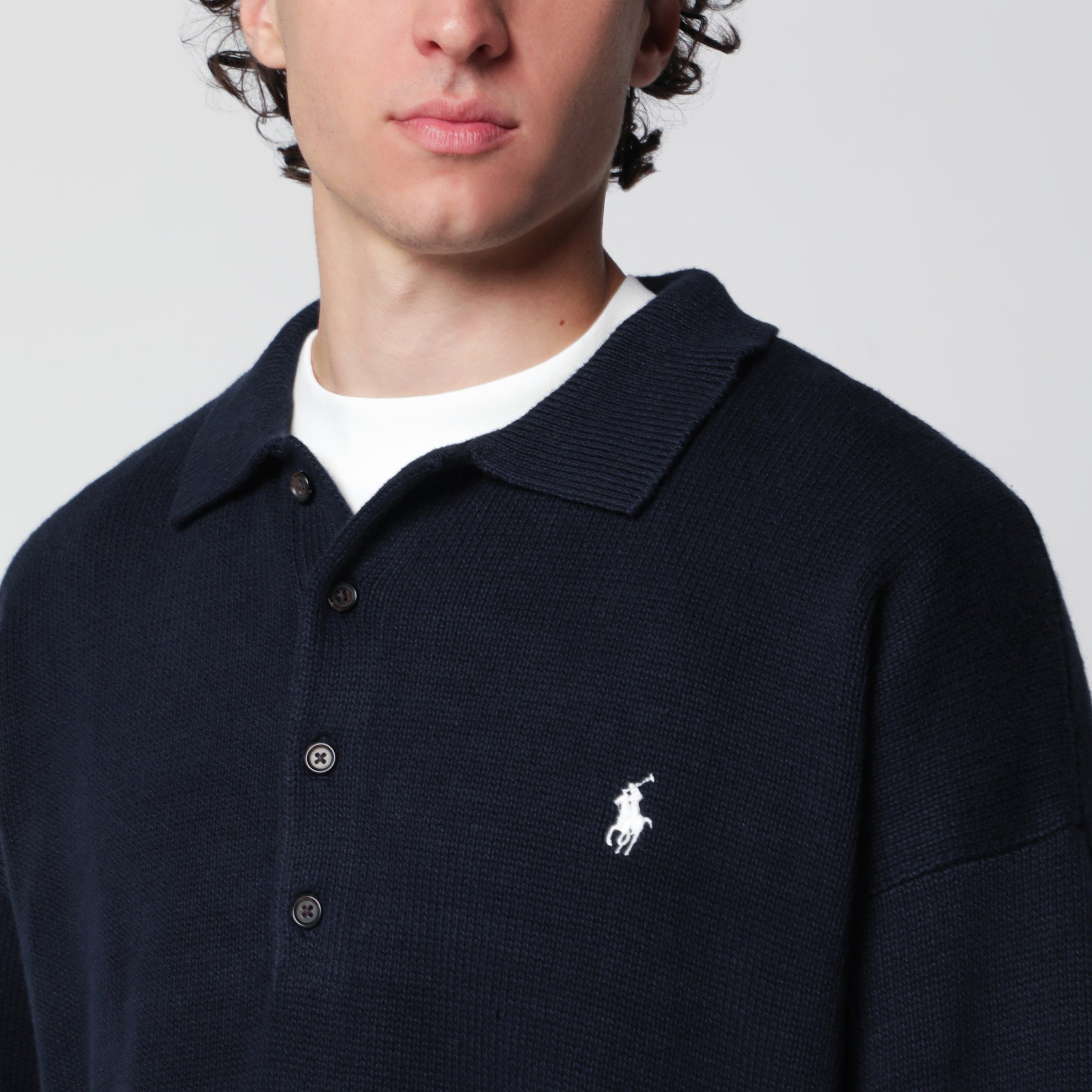 Maglione a polo blu navy con bandiera