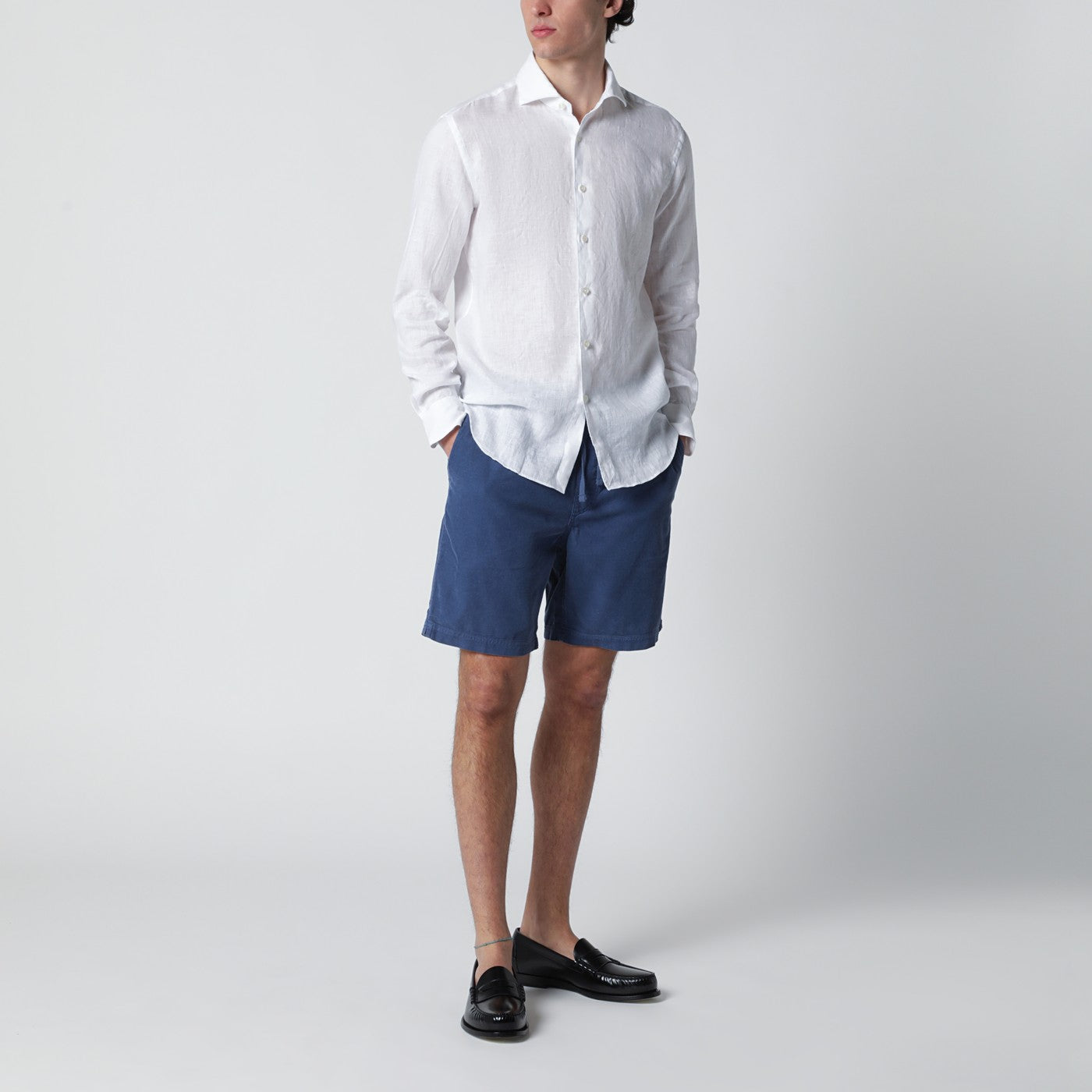 Light blue sporty bermuda shorts