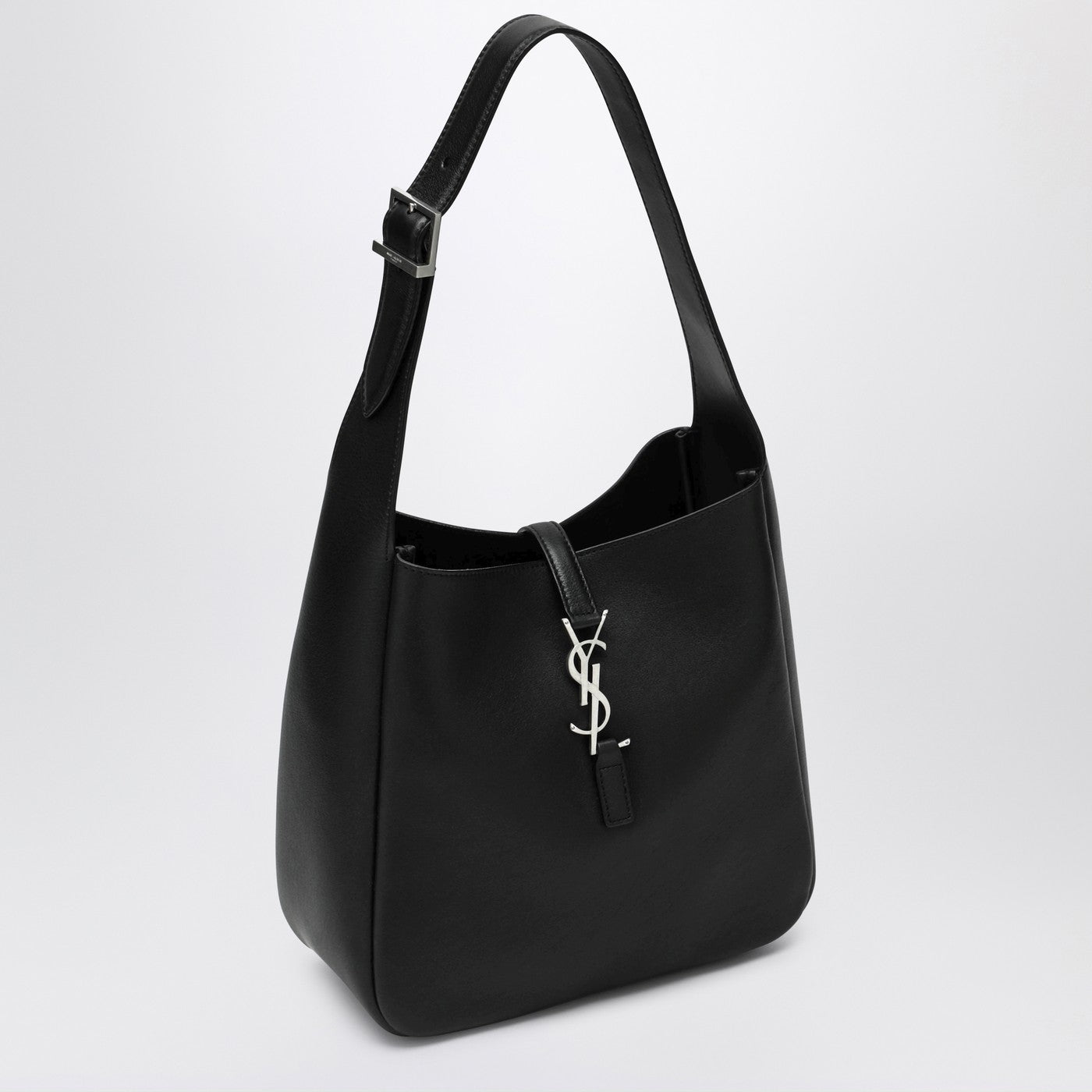 Small black Le 5 À 7 leather bag