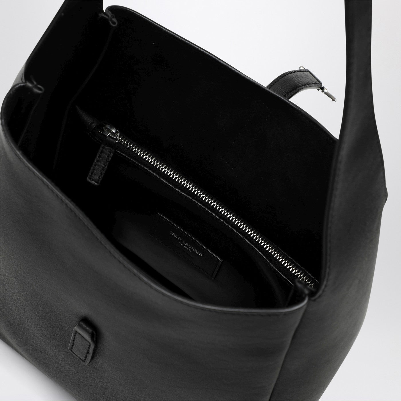 Small black Le 5 À 7 leather bag