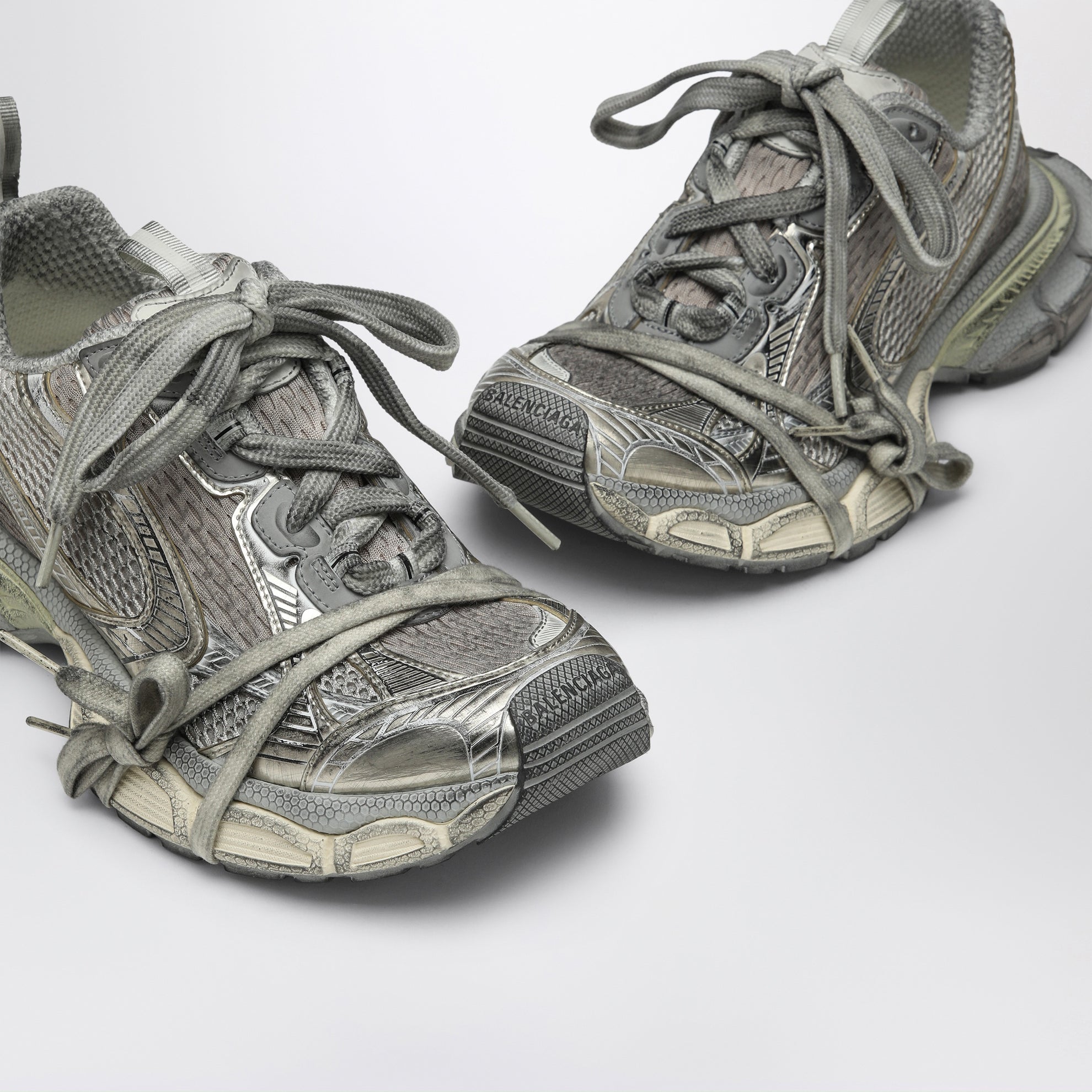 3XL Eggshell coloured mesh Sneaker