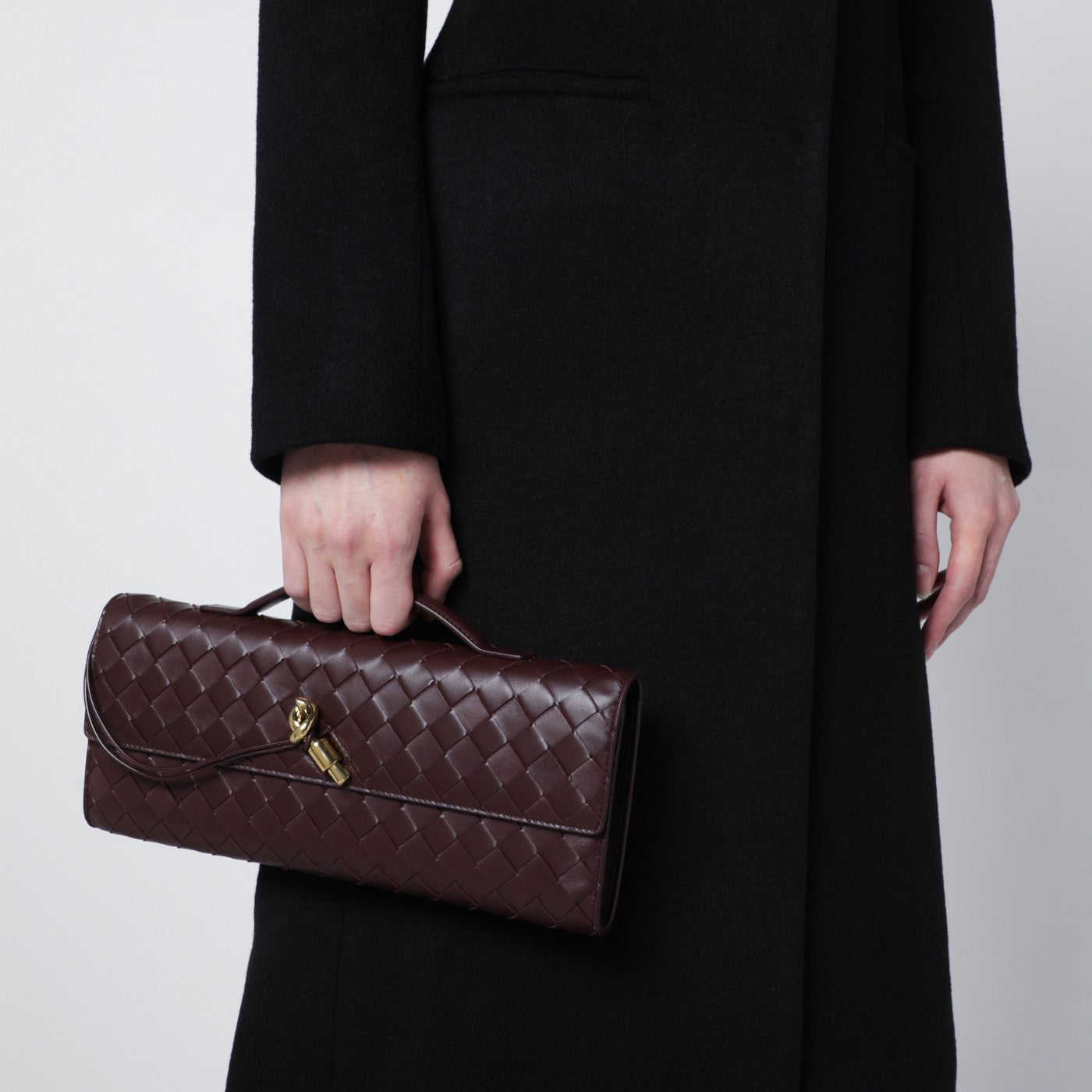 Andiamo clutch bag with handle in Dark Barolo