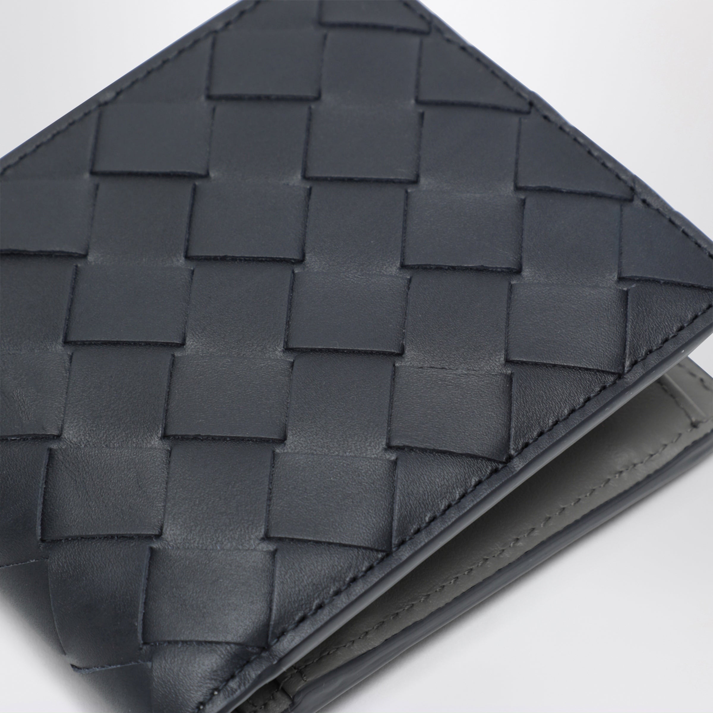 Bottega Veneta Midnight/Basalt bi-fold wallet in Intrecciato