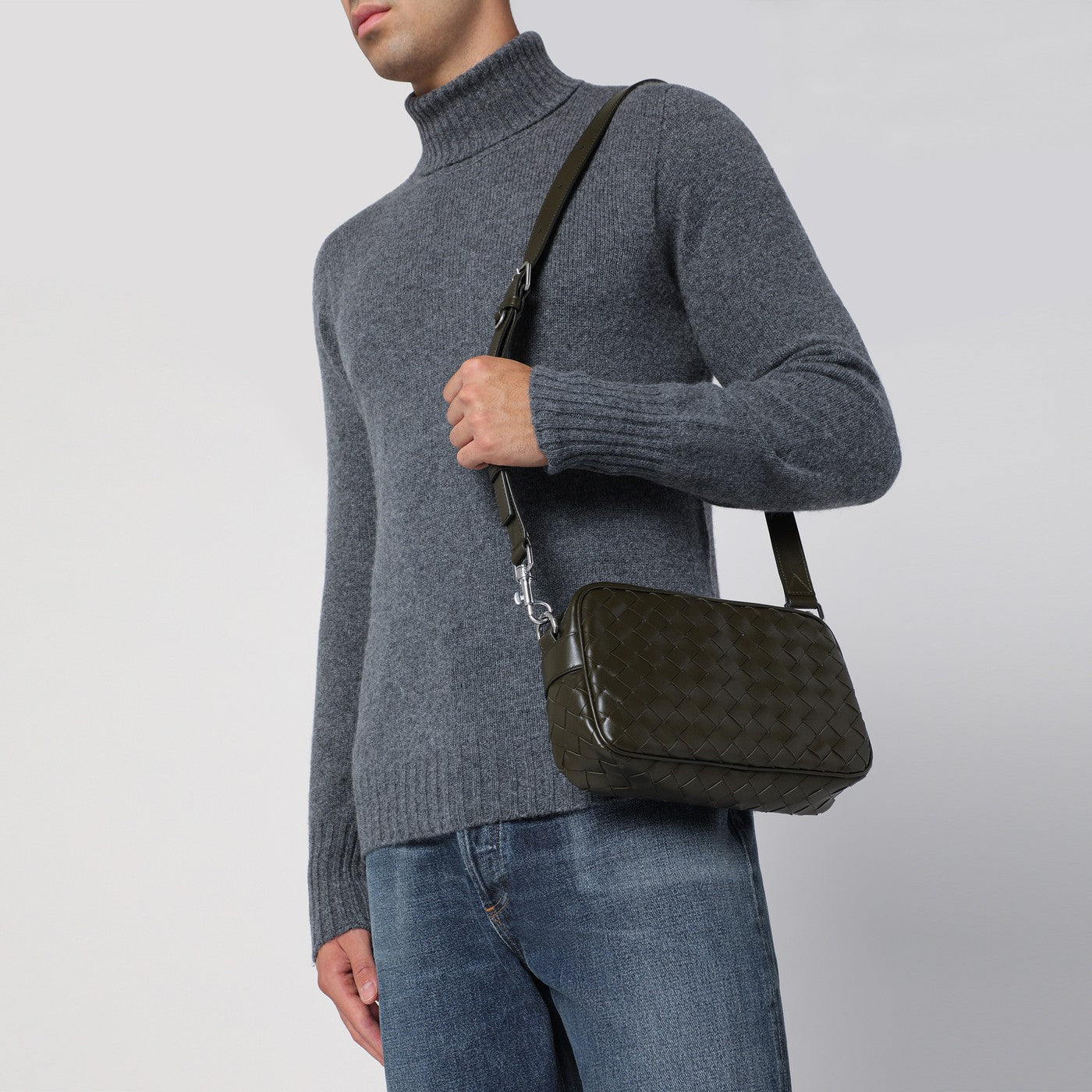 Camera bag in Intrecciato kaki