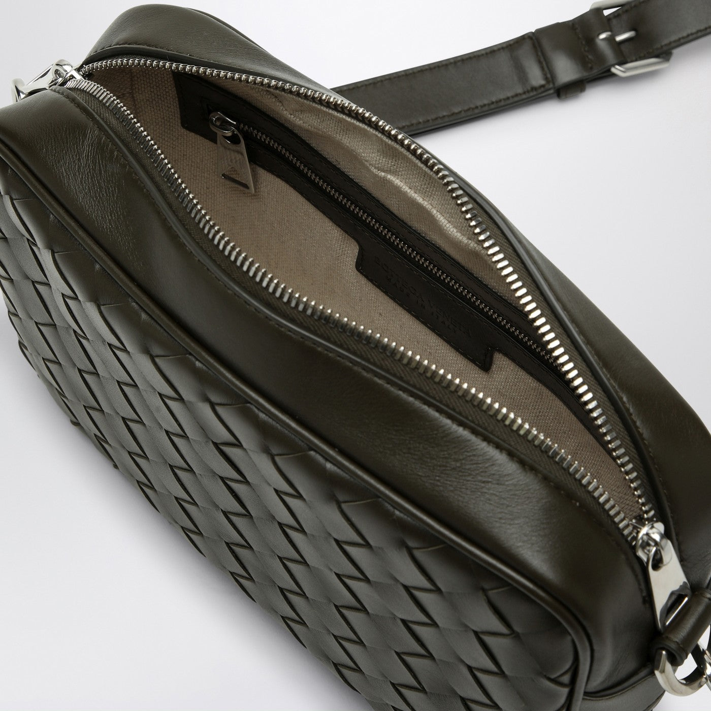 Camera bag in Intrecciato kaki