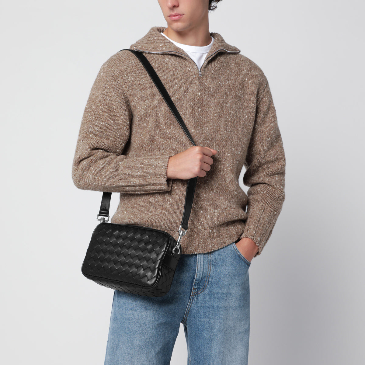 Schwarze Camera Bag aus Intrecciato