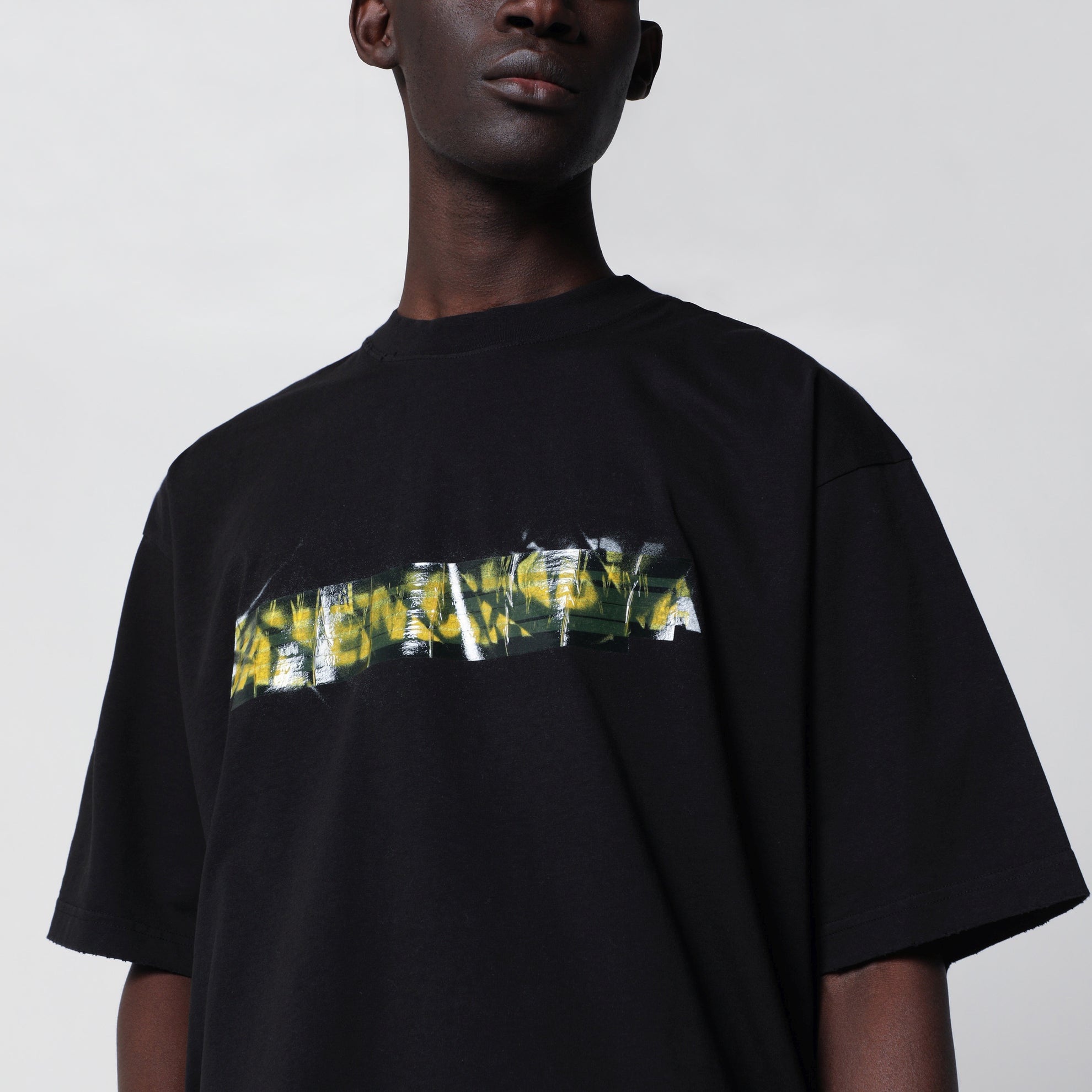 T-shirt messy spray nera in jersey di cotone