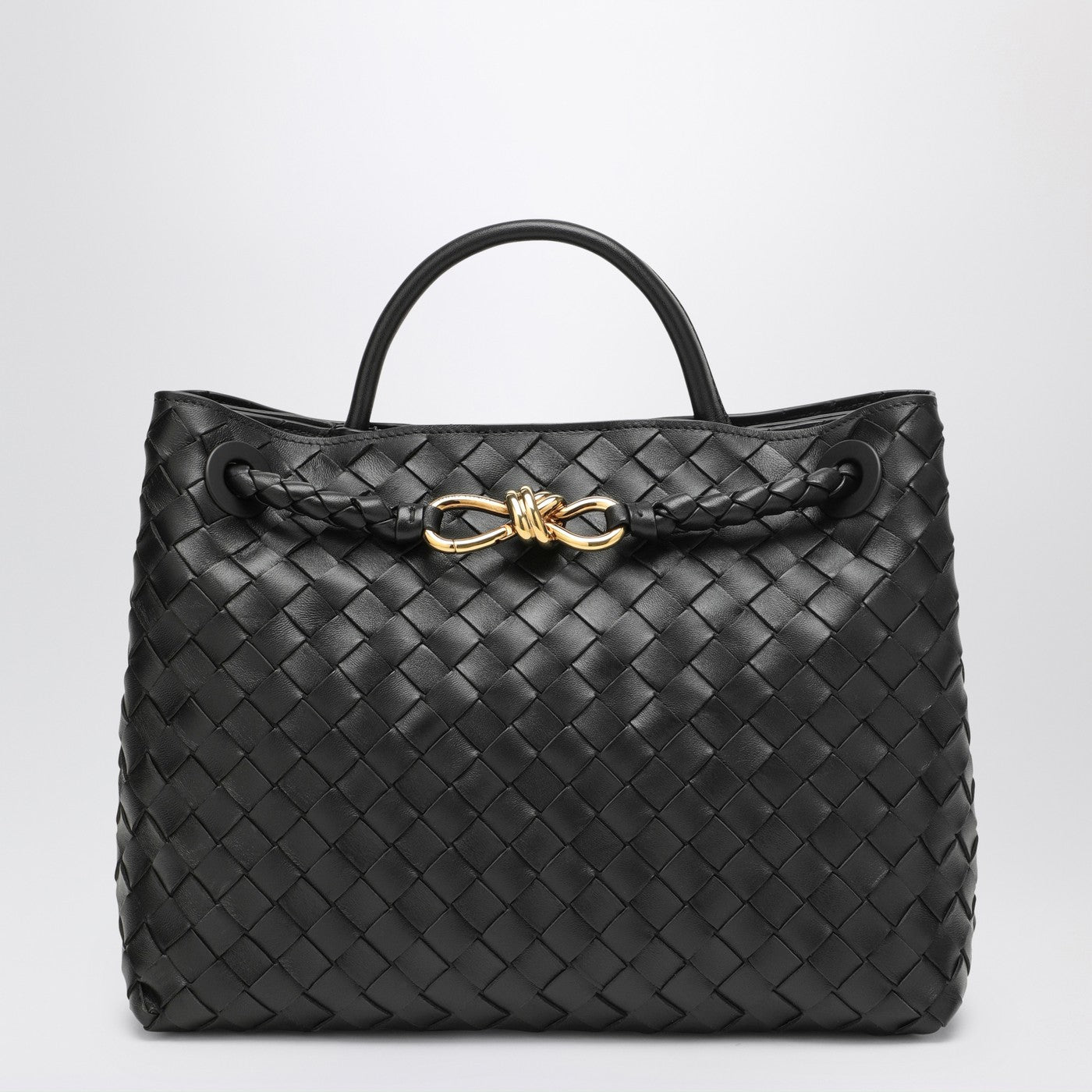 Medium Andiamo bag in black