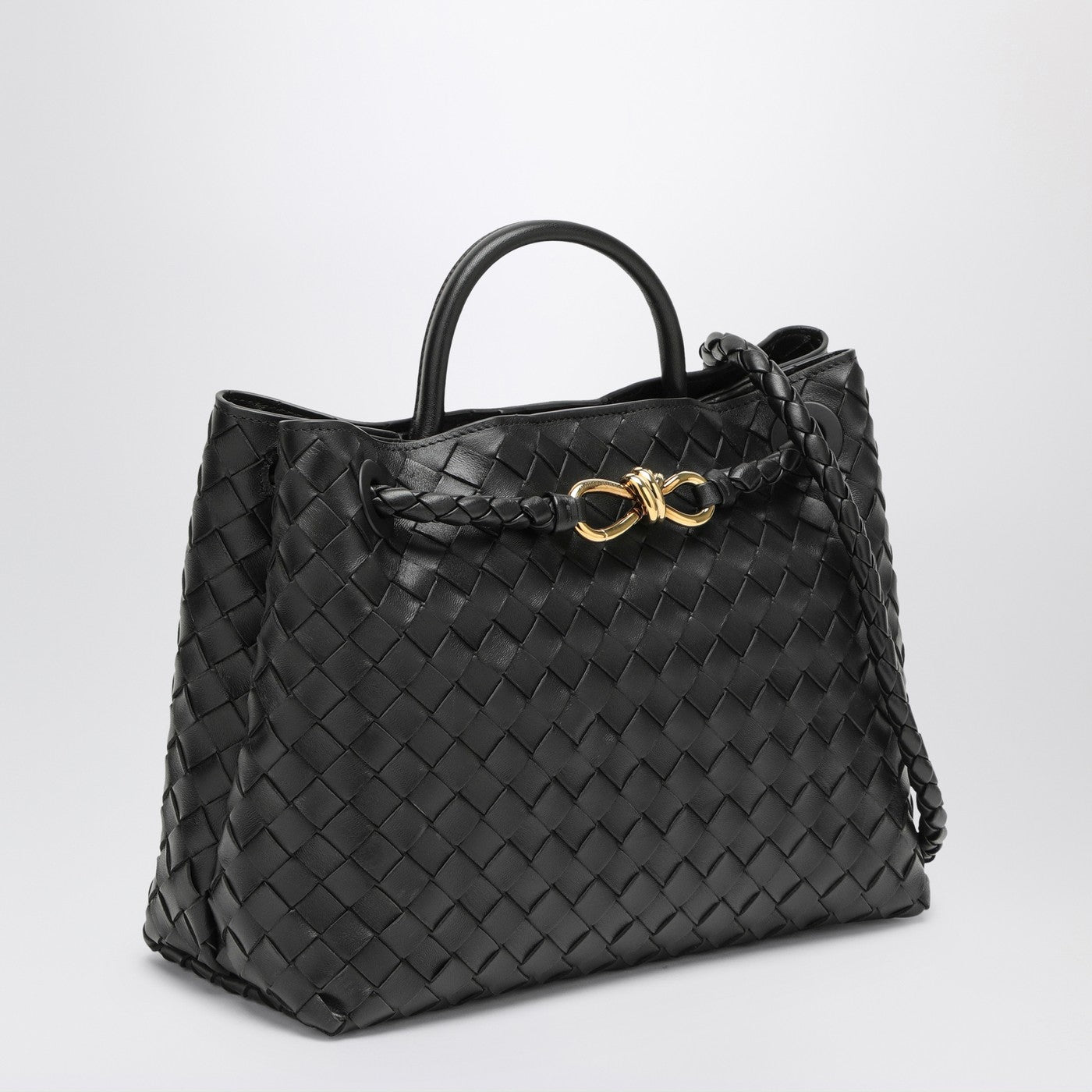 Medium Andiamo bag in black