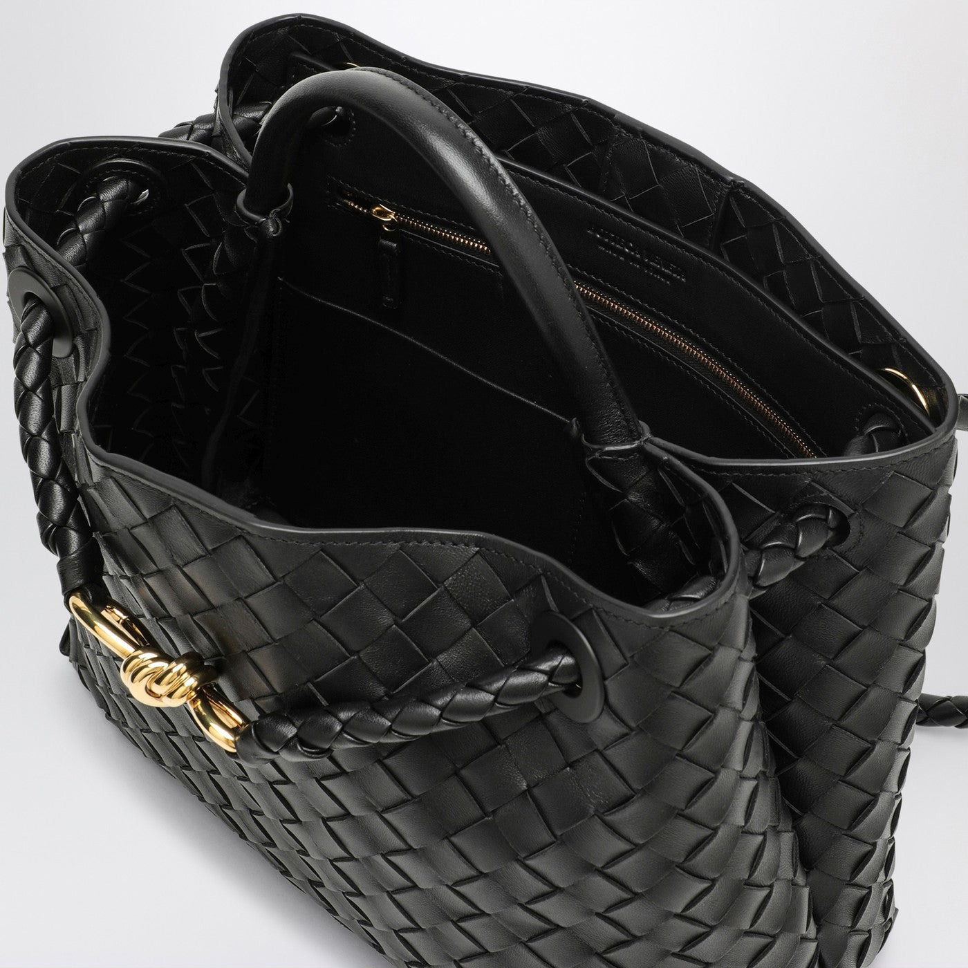 Medium Andiamo bag in black