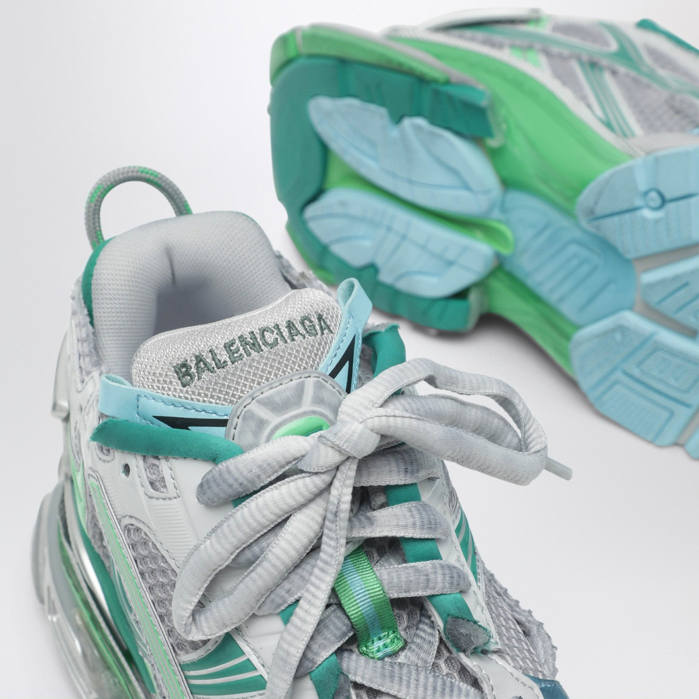 Runner sneakers in grey, green and blue