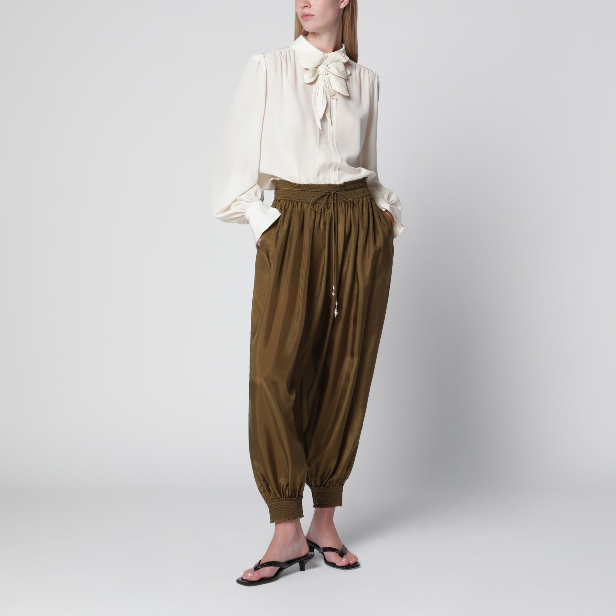 Pantaloni harem Mahon in seta color oliva