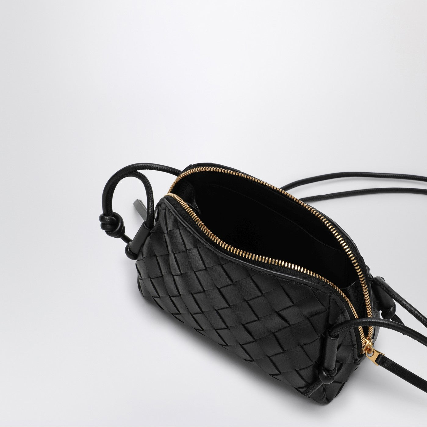 Dunkelbraune Pochette-Tasche Concert mit Flechtmuster