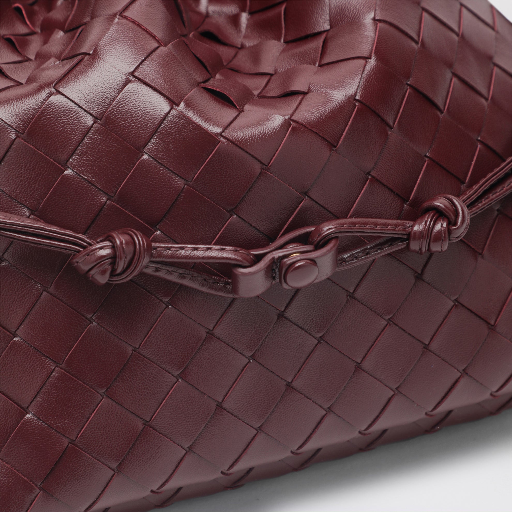 Dustbag moyen en cuir Intrecciato coloris Barolo