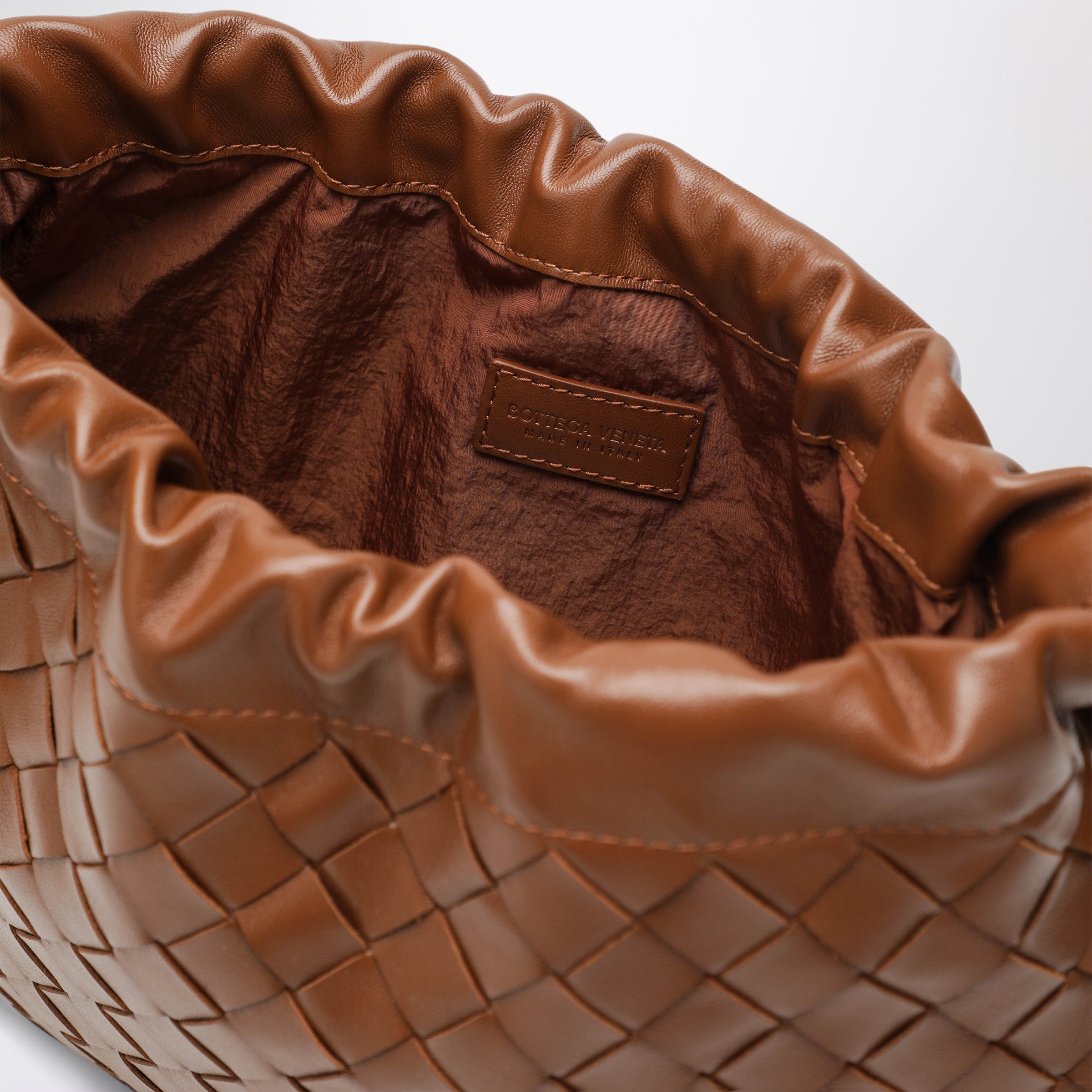 Bottega Veneta Medium Intrecciato Dustbag in Tannin leather