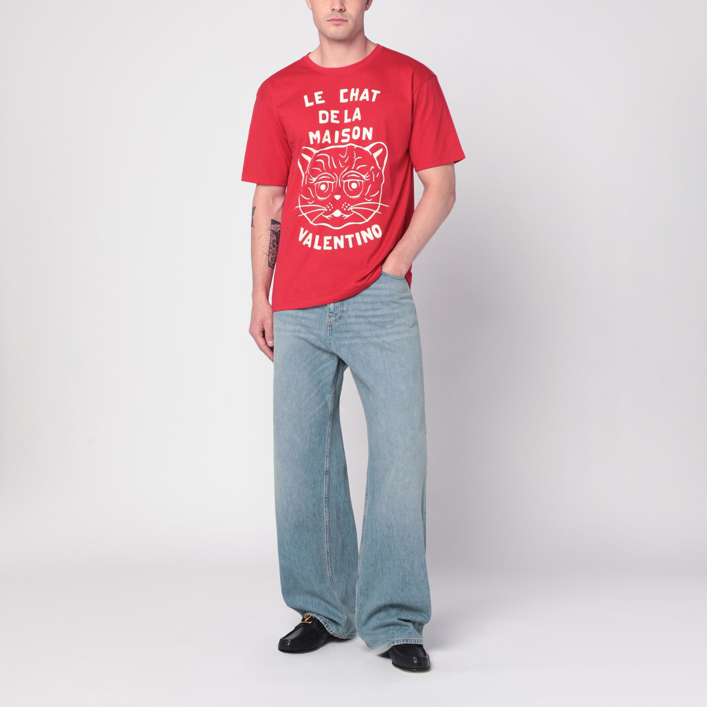 Red T-shirt with Le Chat de la Maison print