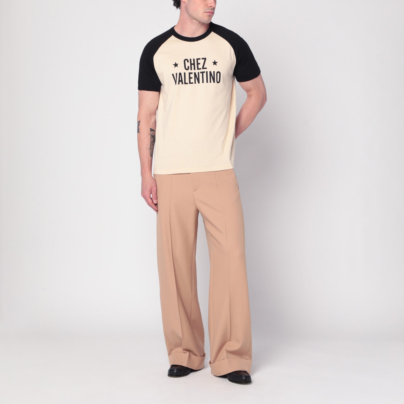 Butter/black T-shirt with Chez Valentino print