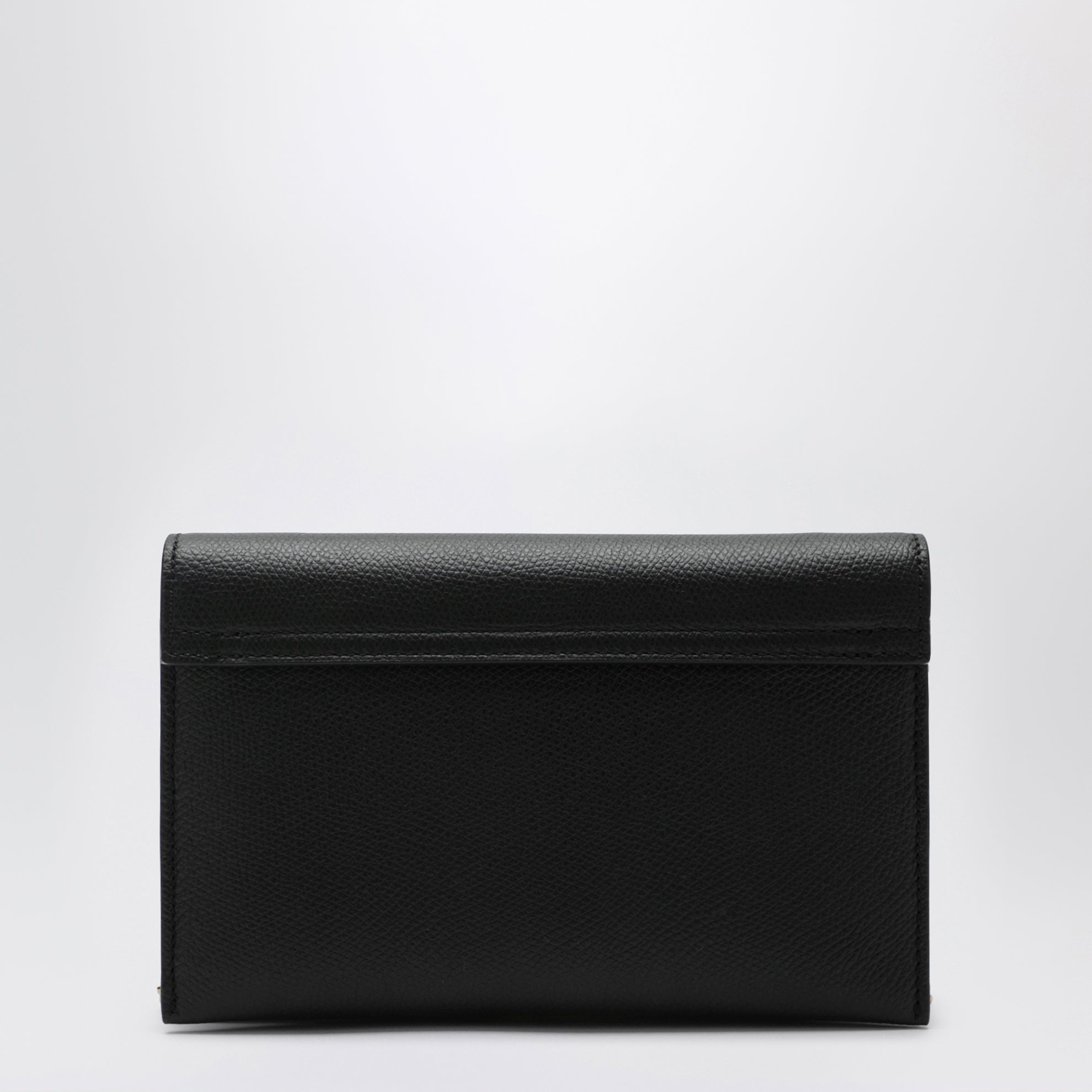VLogo Signature grained calfskin clutch in black