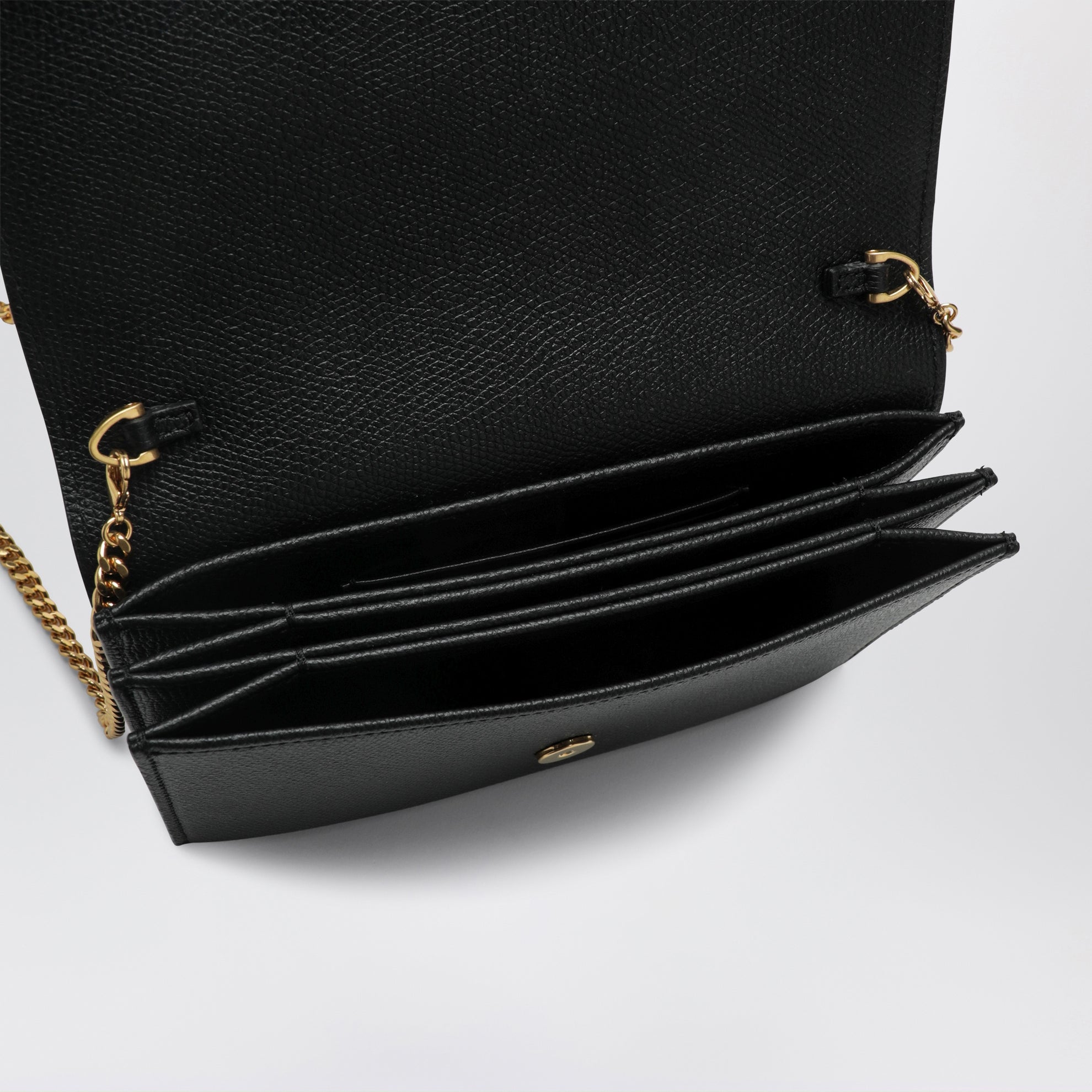 VLogo Signature grained calfskin clutch in black