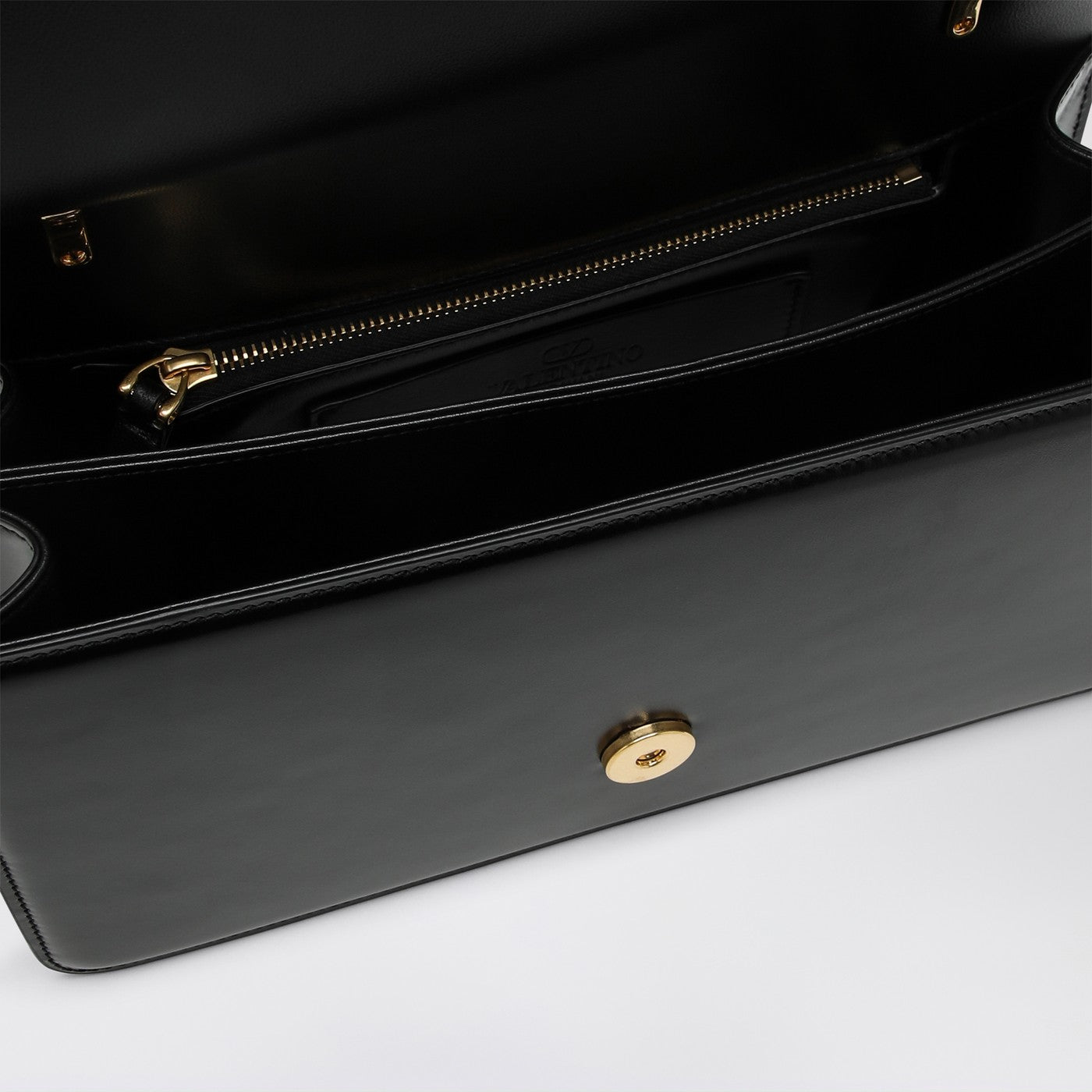 Vain Tasche in schwarzem Lackkalbsleder