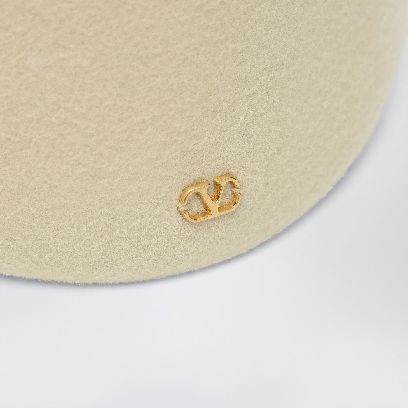 Vlogo Signature hat in cream colour wool