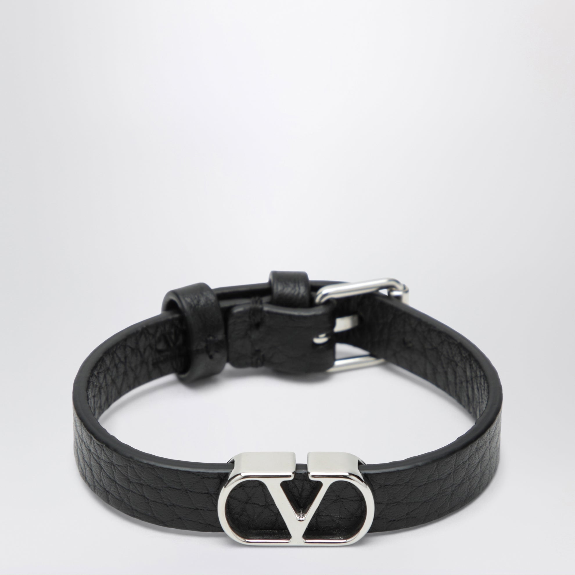 VLogo Signature bracelet in grained calfskin leather, black