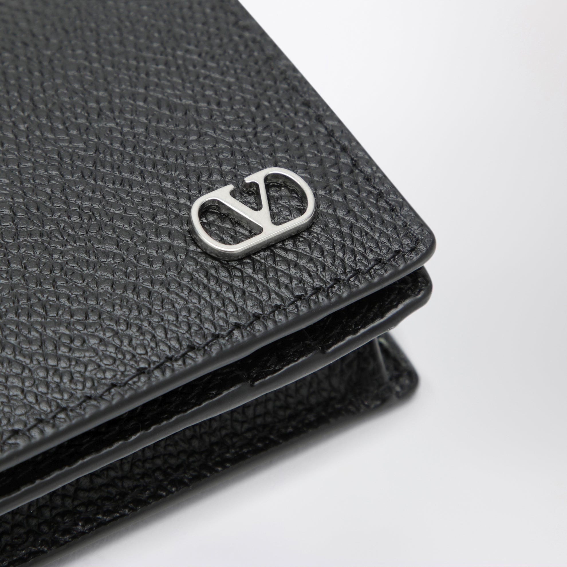 VLogo bifold card wallet in black leather