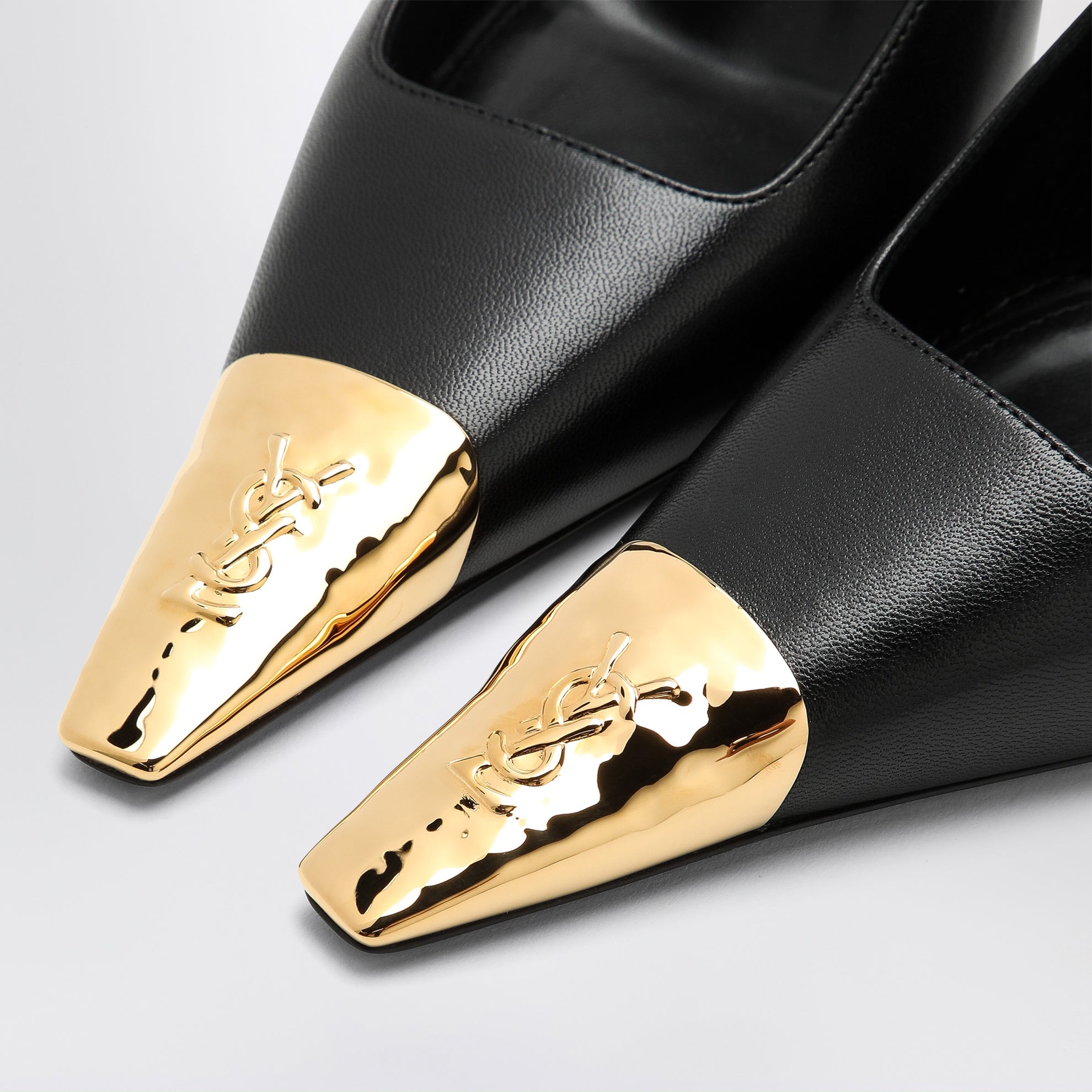 Jeanne Slingback-Pumps aus schwarzem Leder