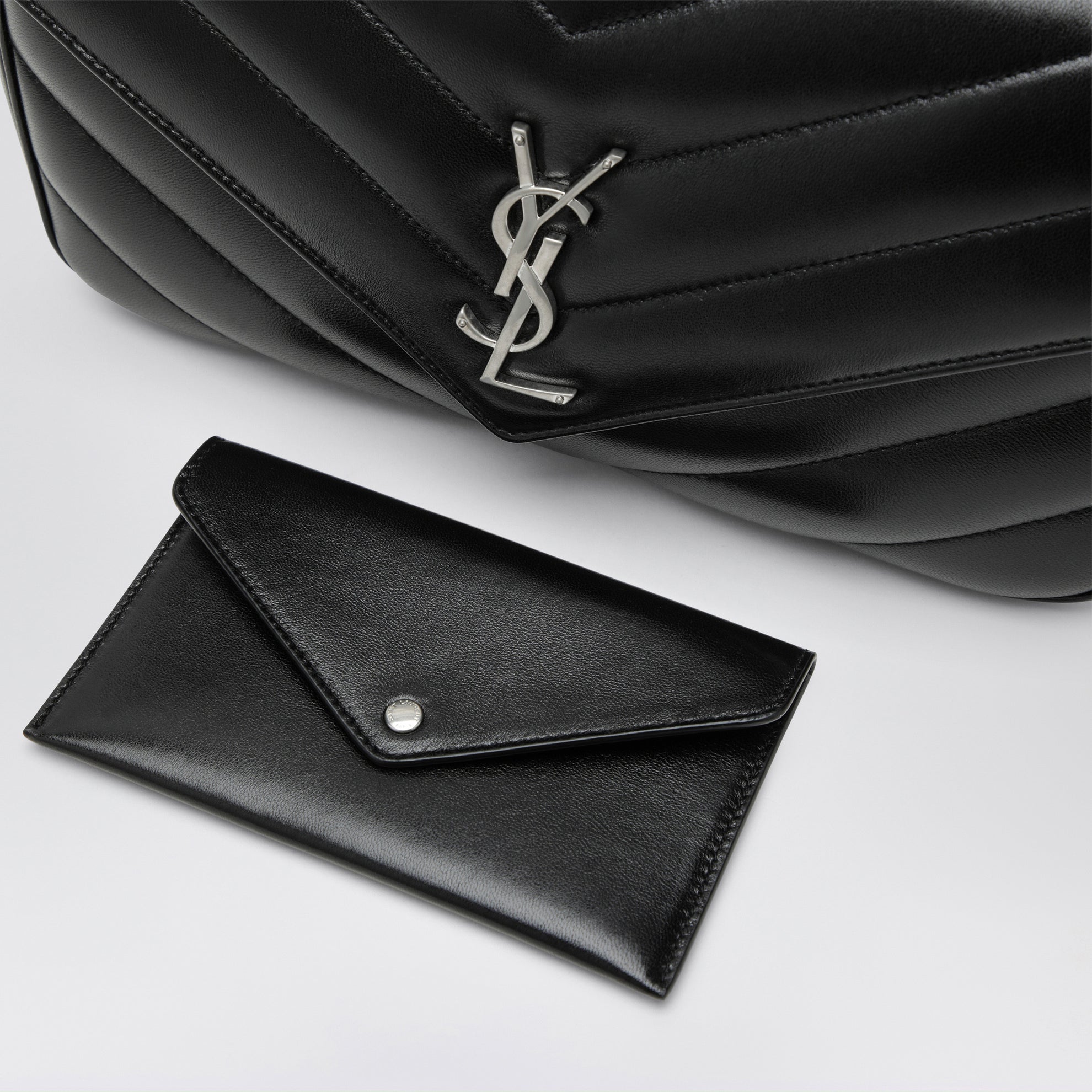 Borsa a spalla Loulou medium trapuntata in pelle nera