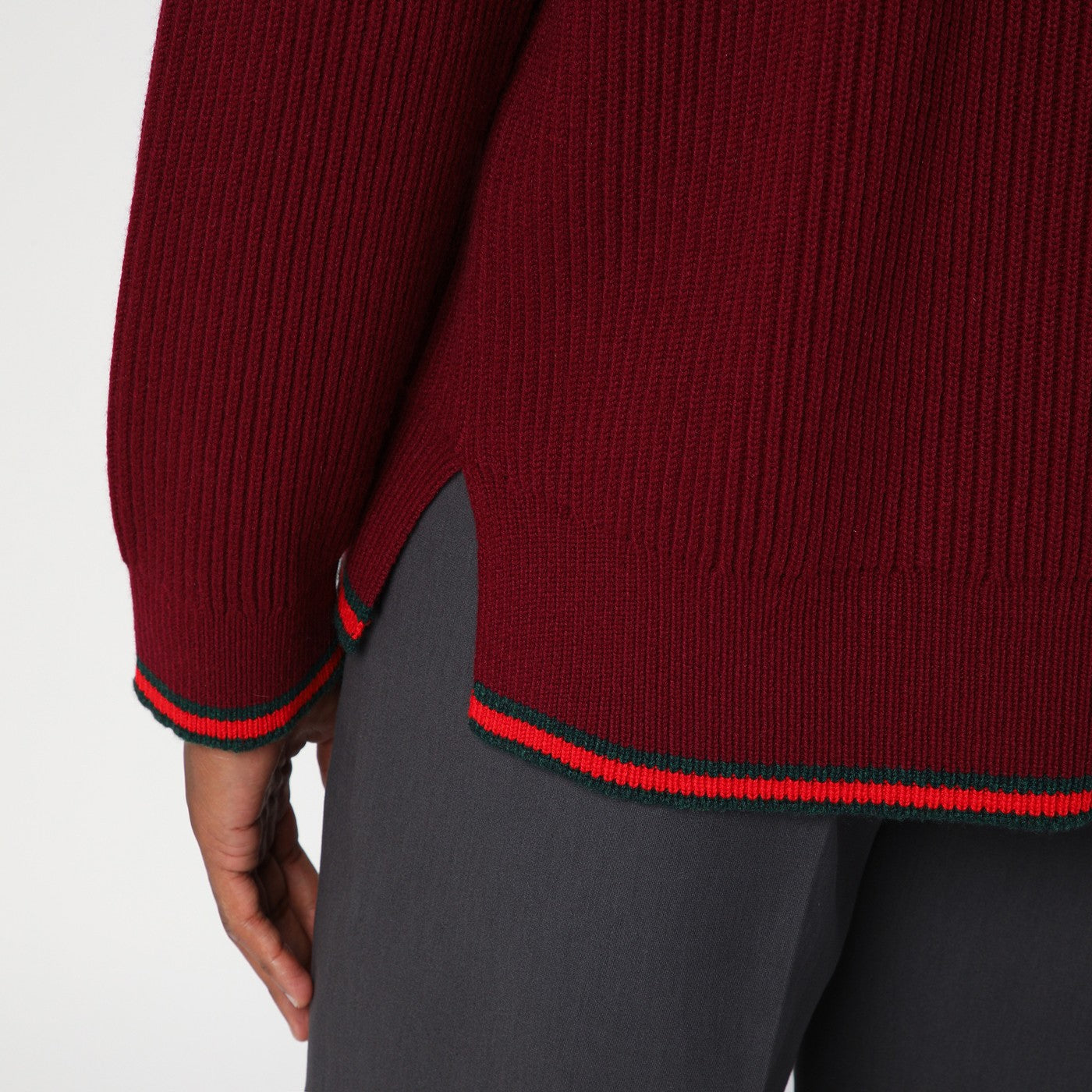 Burgunderfarbener Pullover aus Wolle und Kaschmir