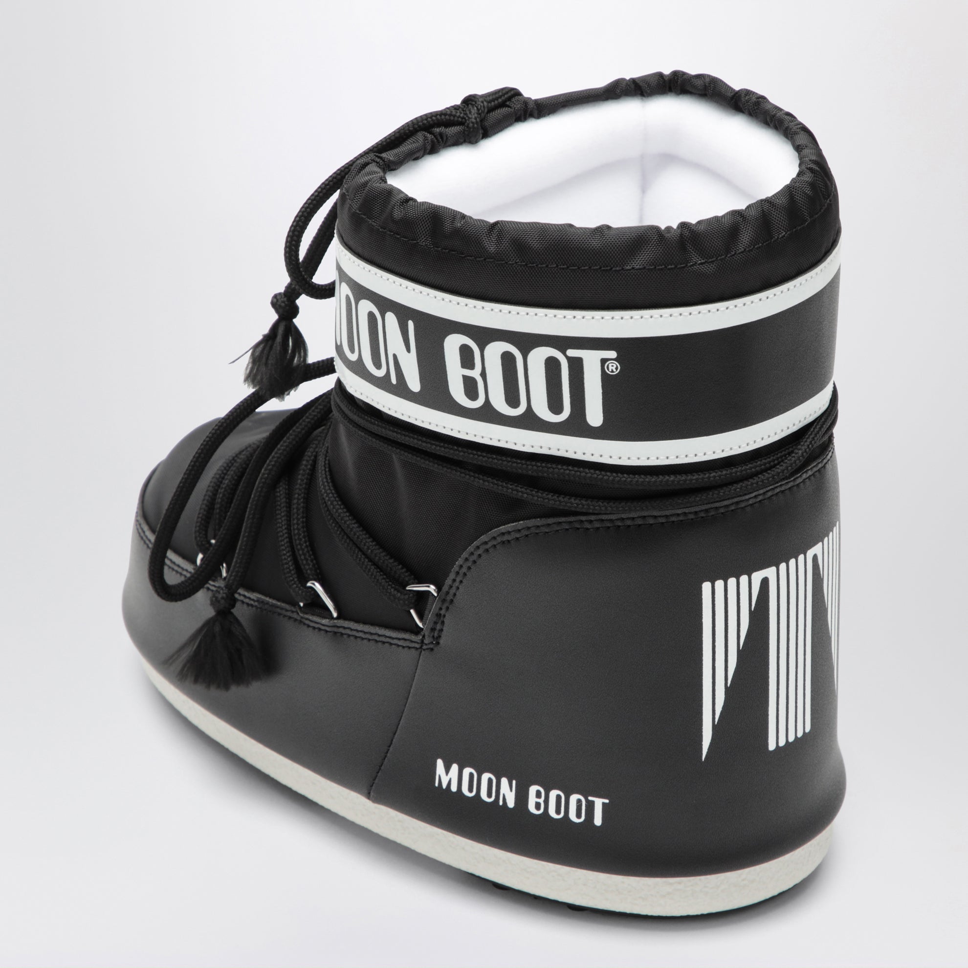 Icon Low boot in black nylon