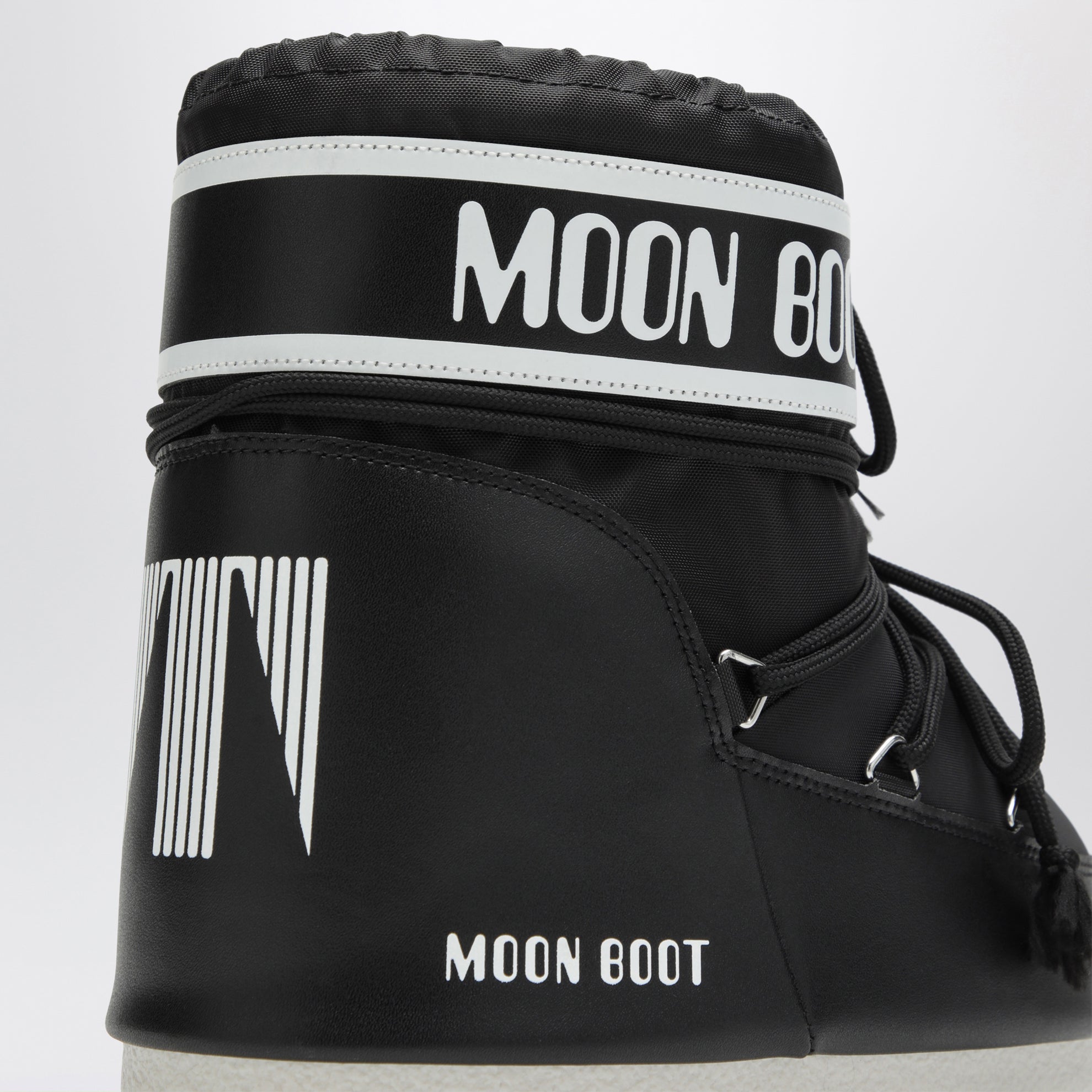 Icon Low boot in black nylon