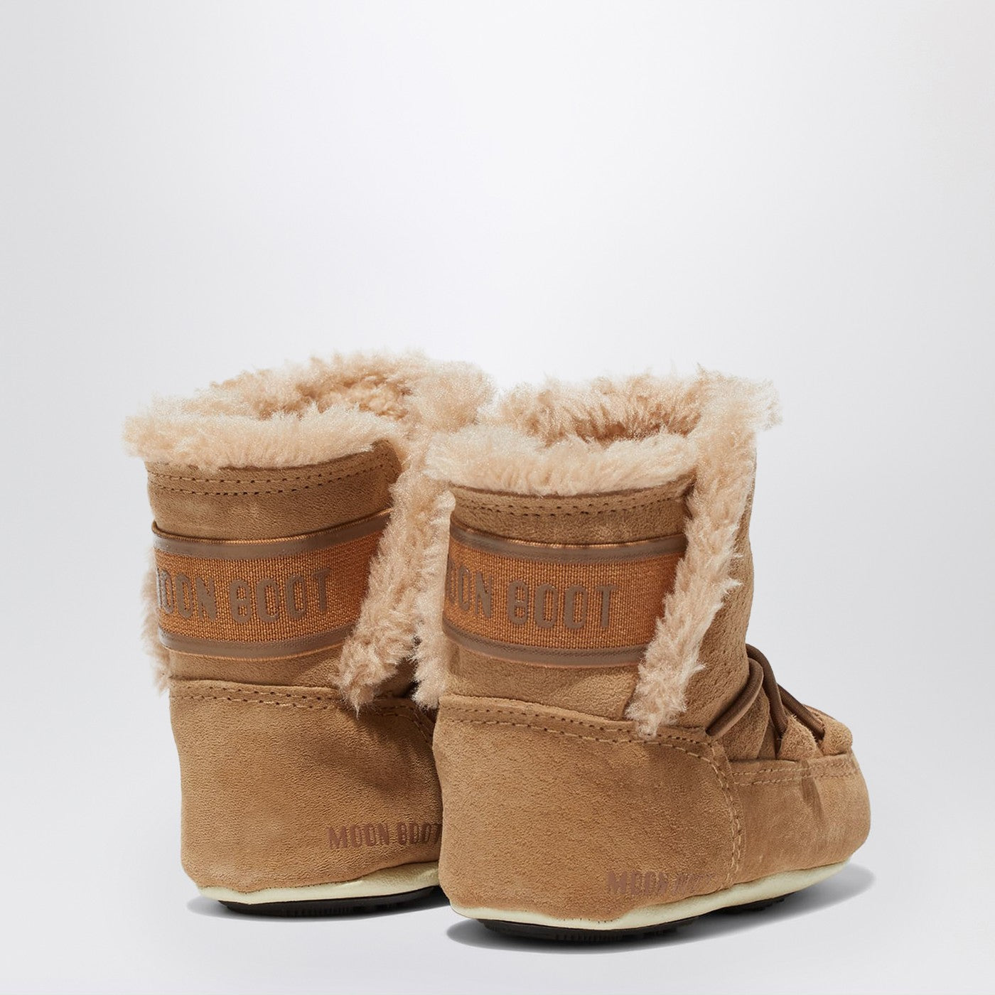Crib beige suede boot