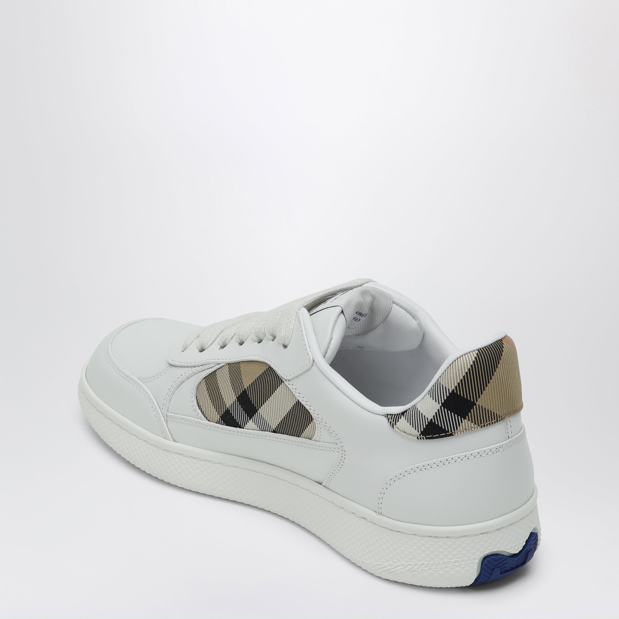 White leather sneaker terrace and Check