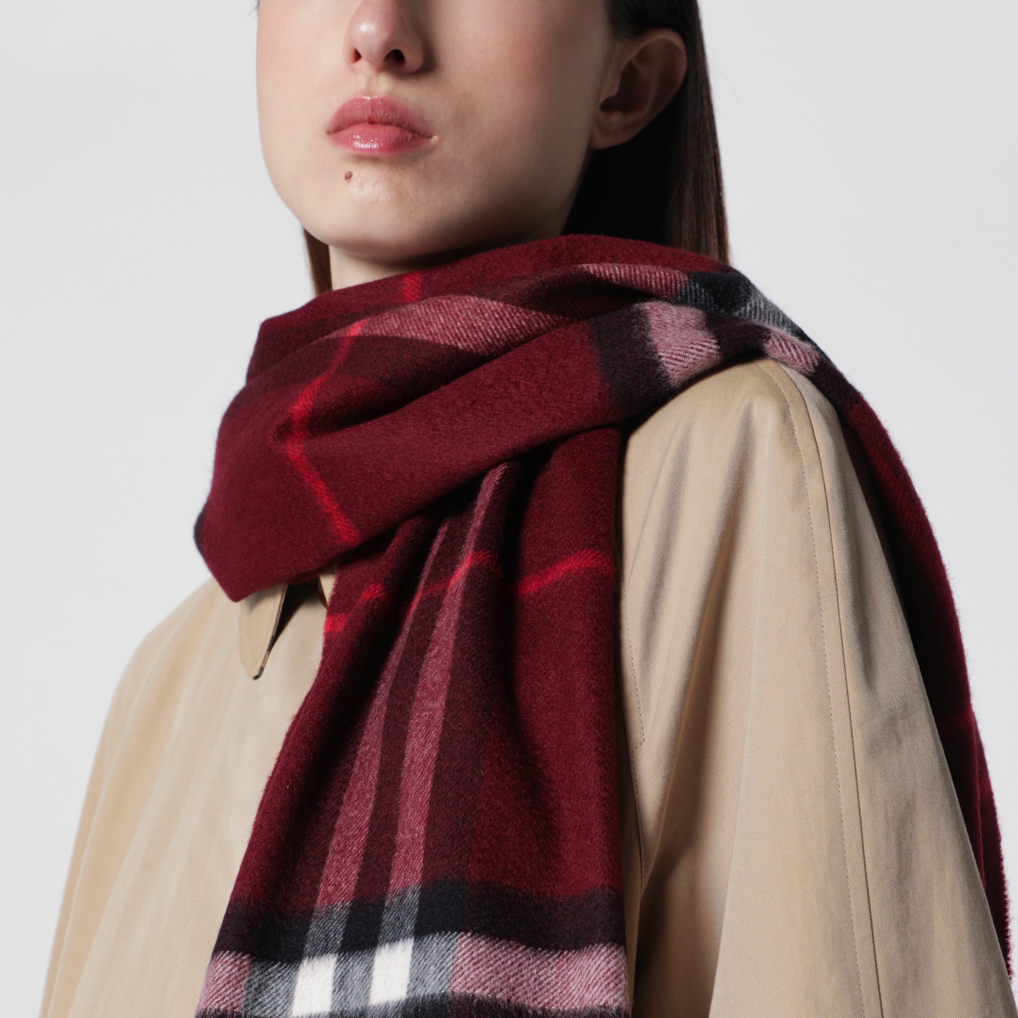 Sciarpa bordeaux in cashmere con motivo Check 