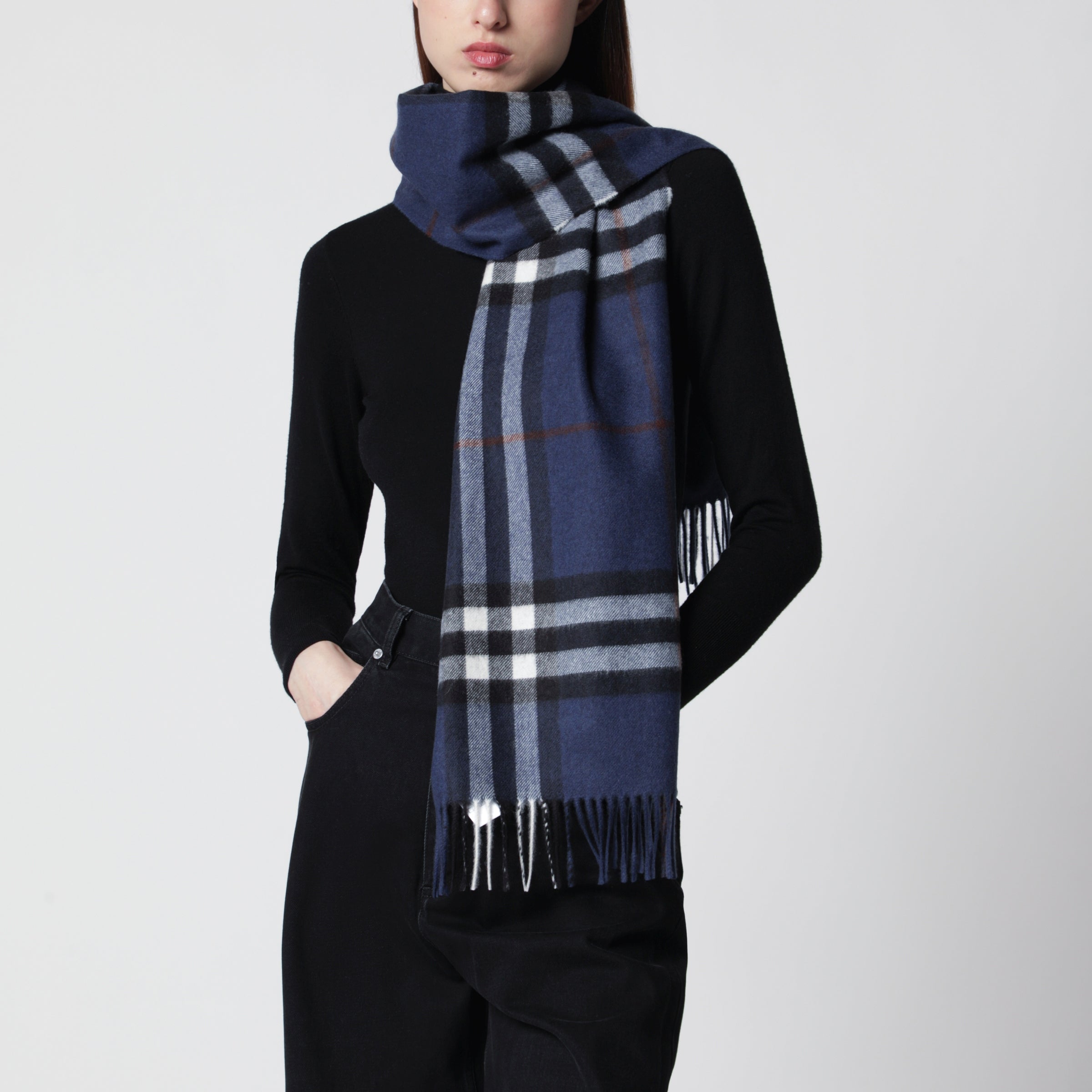 Burberry Blue cashmere scarf with a checked pattern | TheDoubleF