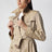 Beiger zweireihiger Kensington Trenchcoat aus Baumwolle